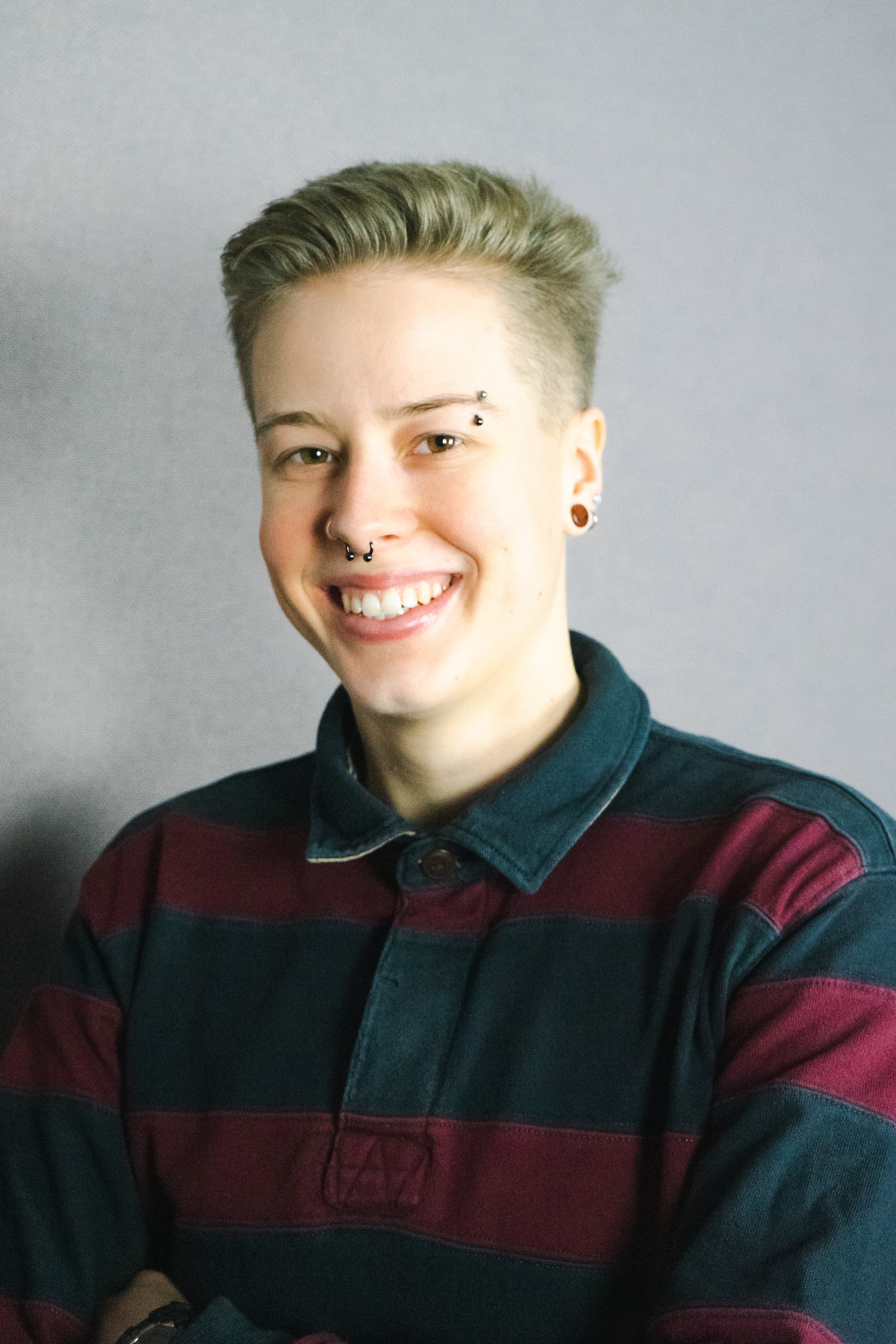JO HEADSHOT-16.jpg