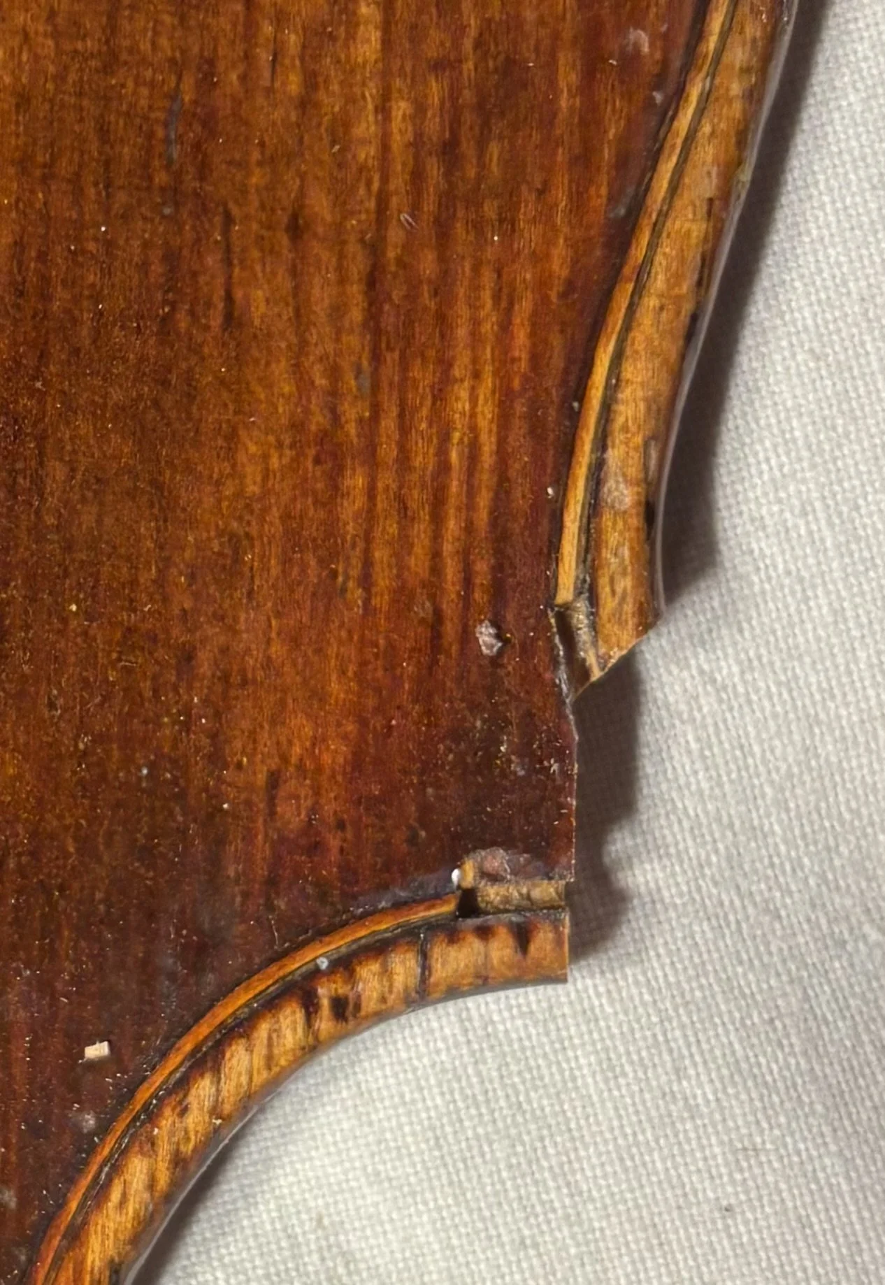 myös väärä koristenauha saa lähteä