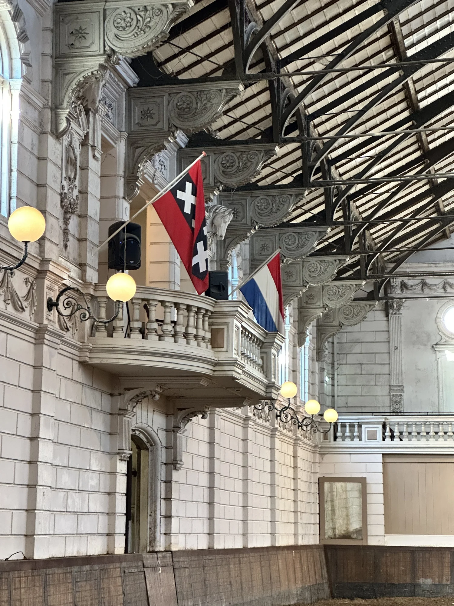 De Hollandsche Manege in Amsterdam, locatie voor leiderschapstrajecten met paarden