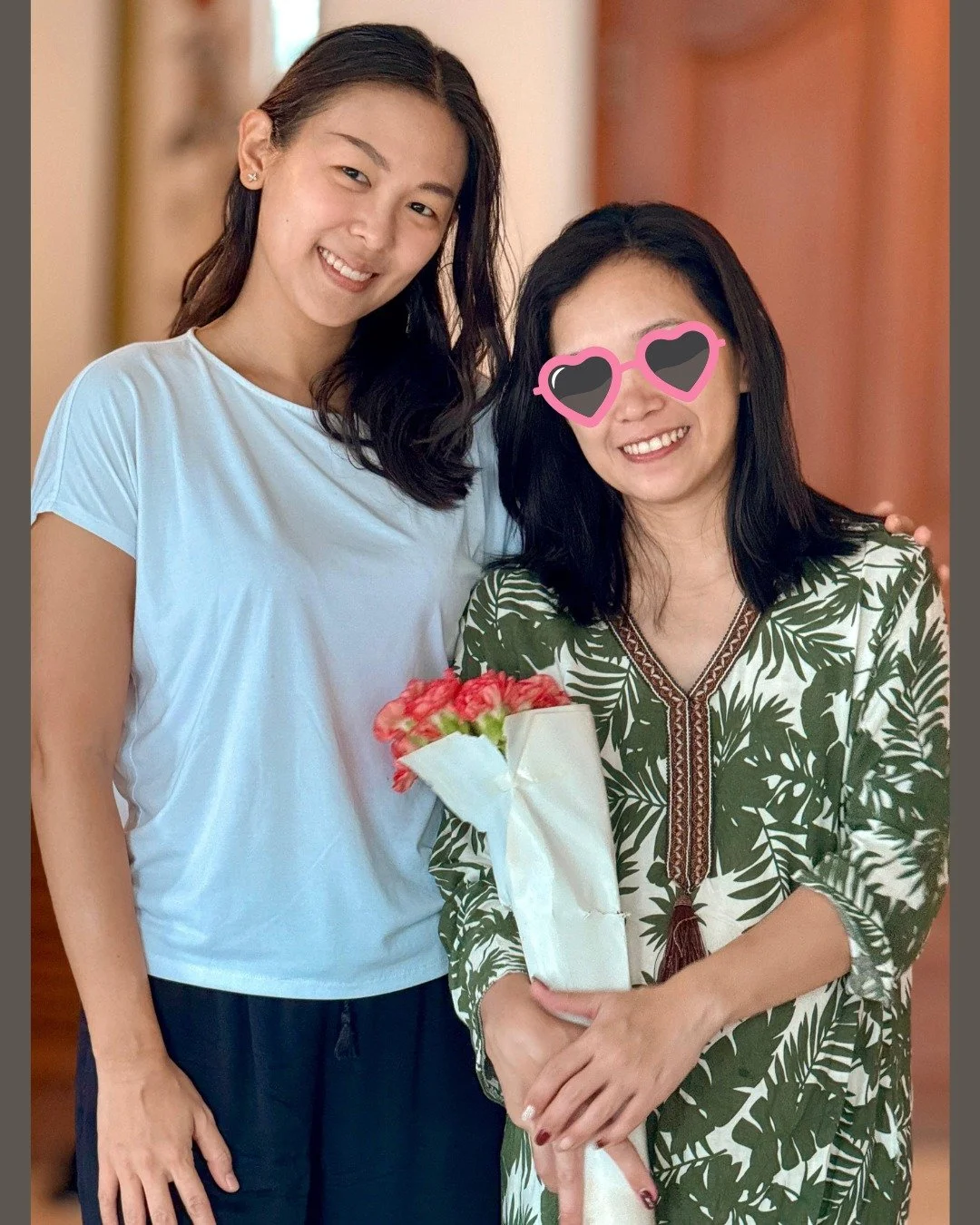 ✨ A special surprise for a special mama ✨
This lovely client first supported me during my prenatal massage training &mdash; and she enjoyed it so much that she requested a session again, this time on her birthday! 💐 I surprised her with flowers, and