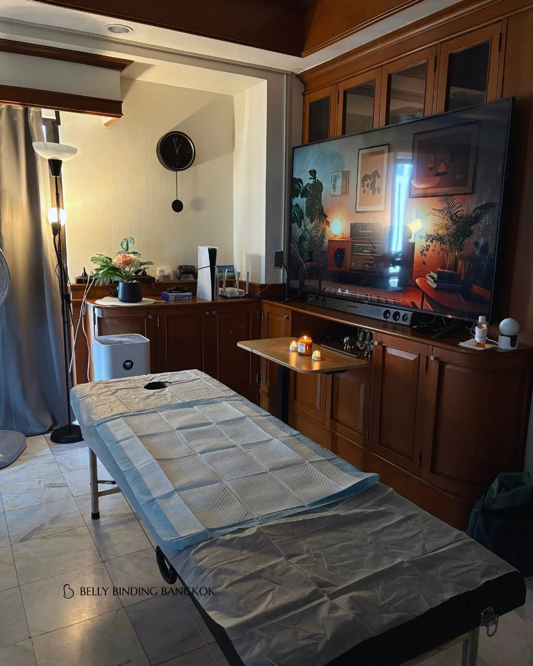 She prepares this cozy setup every time I come &mdash;
candles, dim lights, relaxing music 🎶

Not only does it help mom unwind,
I find myself massaging in rhythm, calmer and more focused too.
Healing energy really fills the whole room 🤍

#bellybind