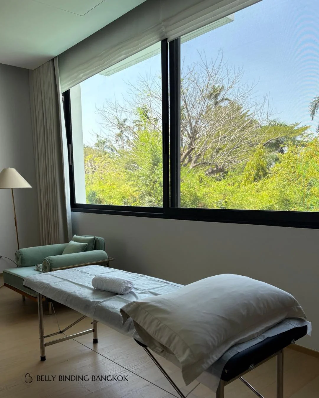 Soft light, trees outside the window, and a quiet room for recovery.

Creating a calm space where a mama can slow down and heal 🤍

Would you enjoy a recovery session with this view?

#bellybindingbangkok #bumptobaby #prenatalpostpartumcare #homeserv