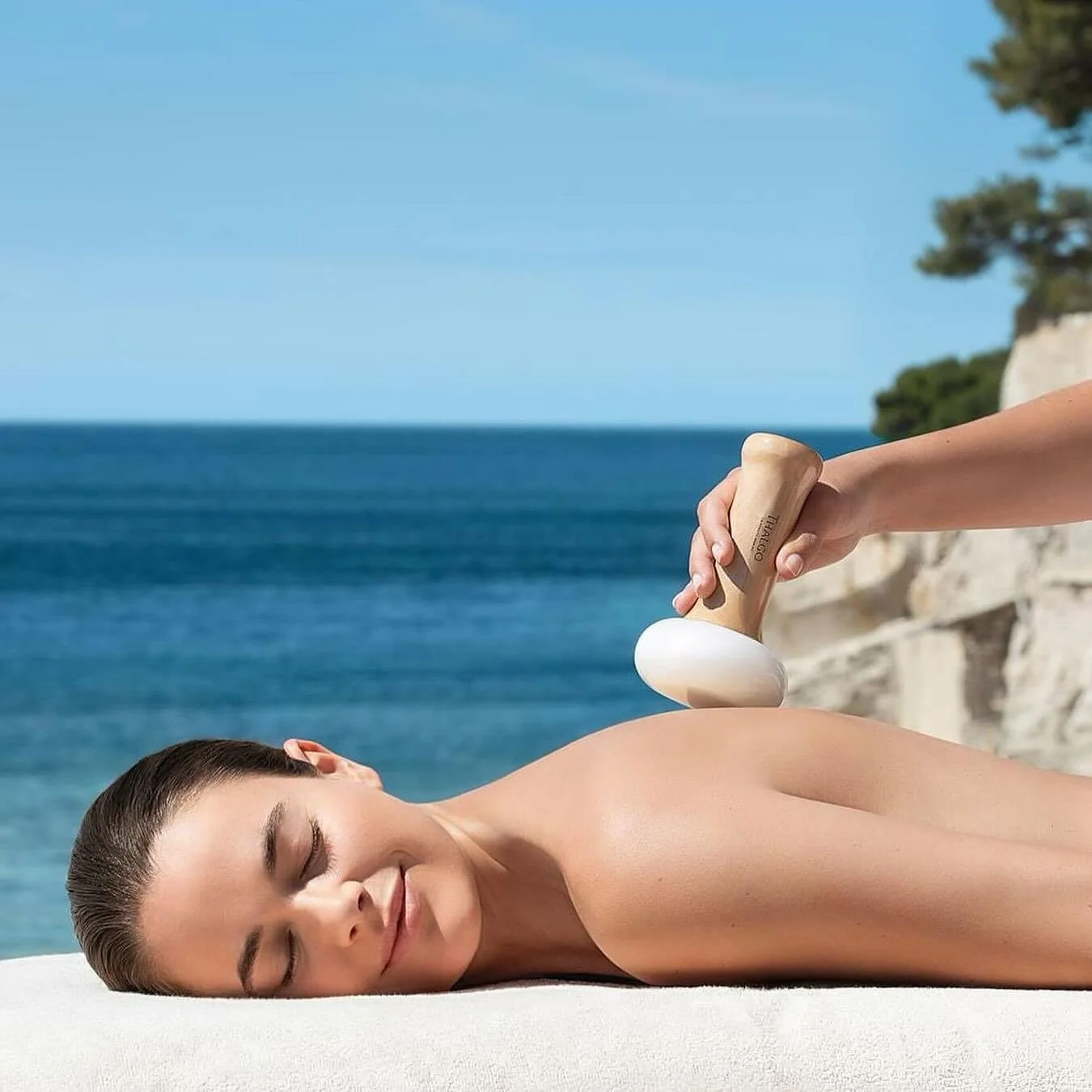 🌊 A l&rsquo;occasion des 60 ans de la marque, THALGO d&eacute;voile son soin SIGNATURE corps :
Inspir&eacute; de la French Riviera et du meilleur de la Thalassoth&eacute;rapie, ce soin SPA marin revitalise le corps et l&rsquo;esprit. 

Au coeur de c
