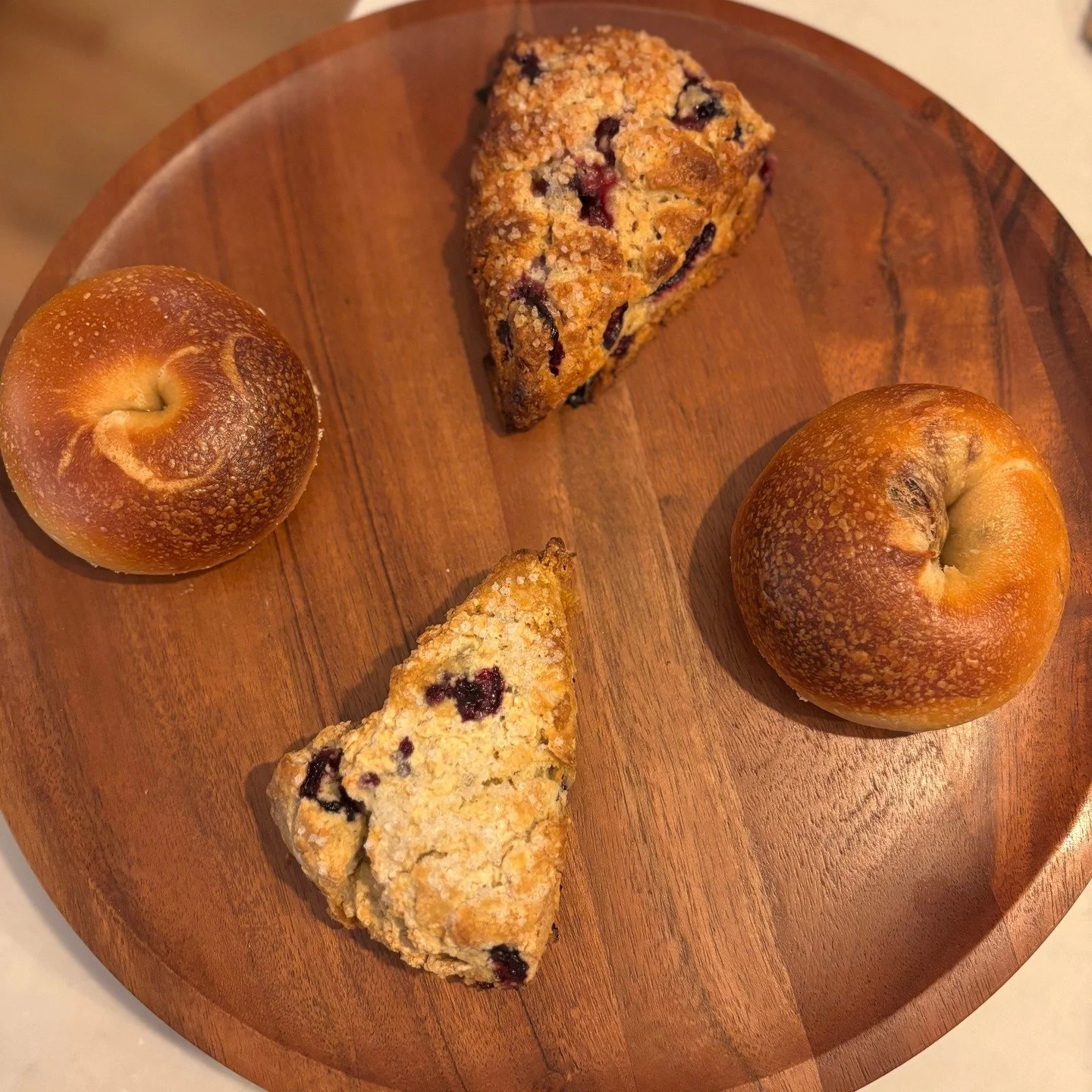 We're open! 

Today we've got:
-Blueberry Scones
-GF/DF Blueberry Scones
-Cinnamon Raisin Bagels
-Plain Bagels
-Oatmeal Raisin Cookies
-Vegan Lemon Loaf
-GF/Vegan Cinnamon Apple Cheerio Bars
-GF/NF/Vegan Cinnamon Apple Snack Mix
-Loaf of GF/DF Banana