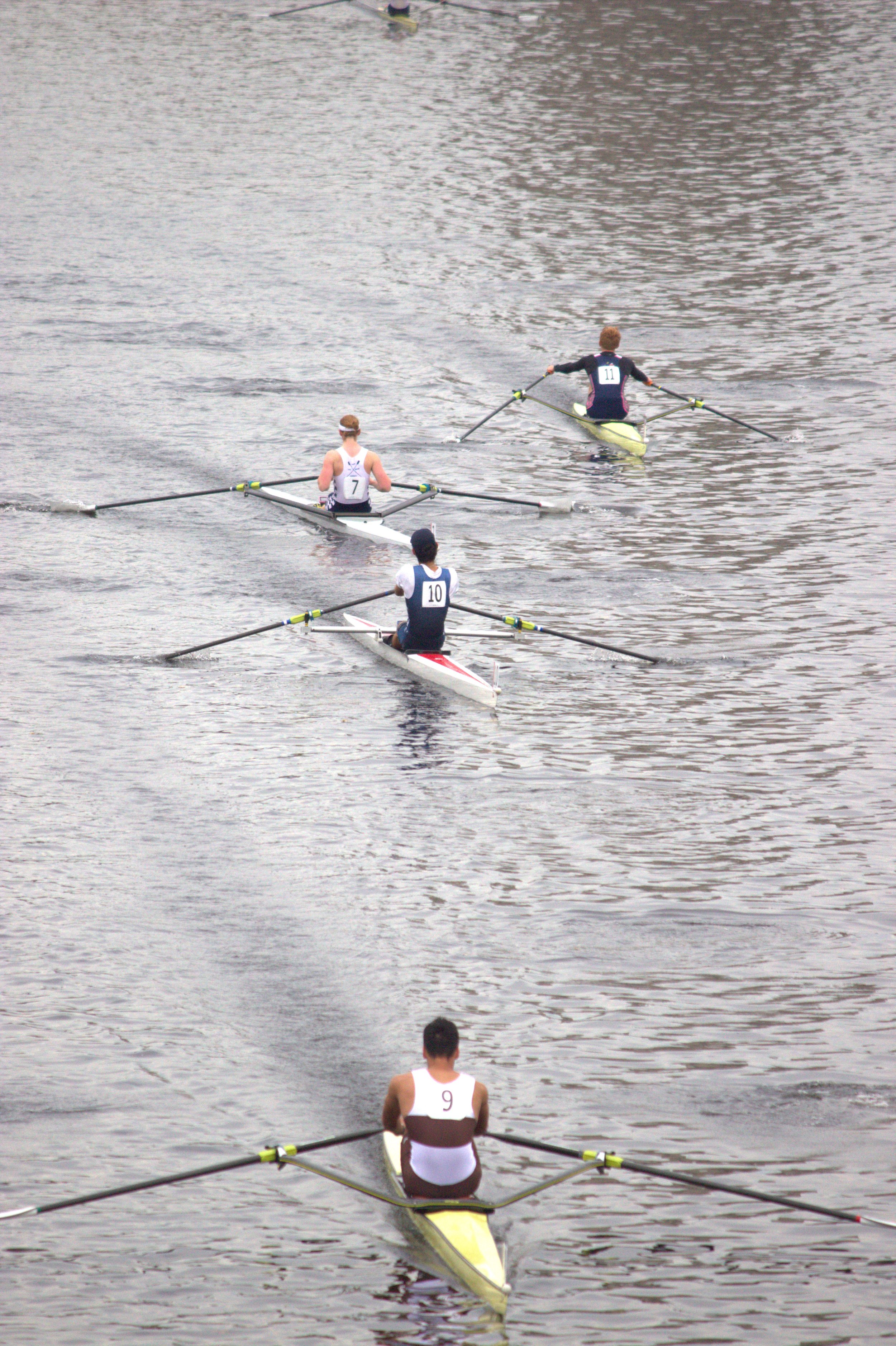 Group of singles racing.