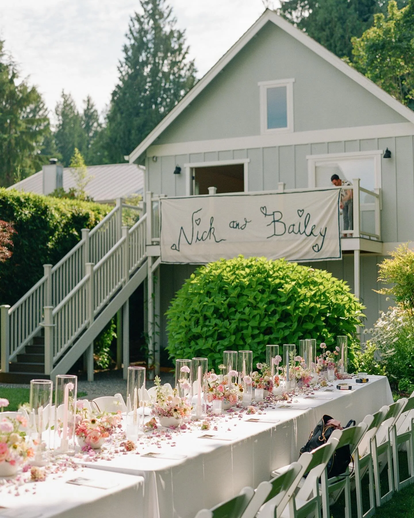 Psychically it&rsquo;s below 39 degrees but mentally I&rsquo;m at Bail&rsquo;s backyard wedding on Bainbridge last July &hellip;.i meannnn the candles!! the dress! the embroidery! the tablescape! the island lookout! 💘💘💘💘💘💘

captured by @madison