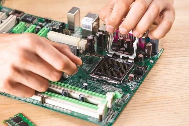 Benefits of Outsourcing PCB Assembly Services to Experts