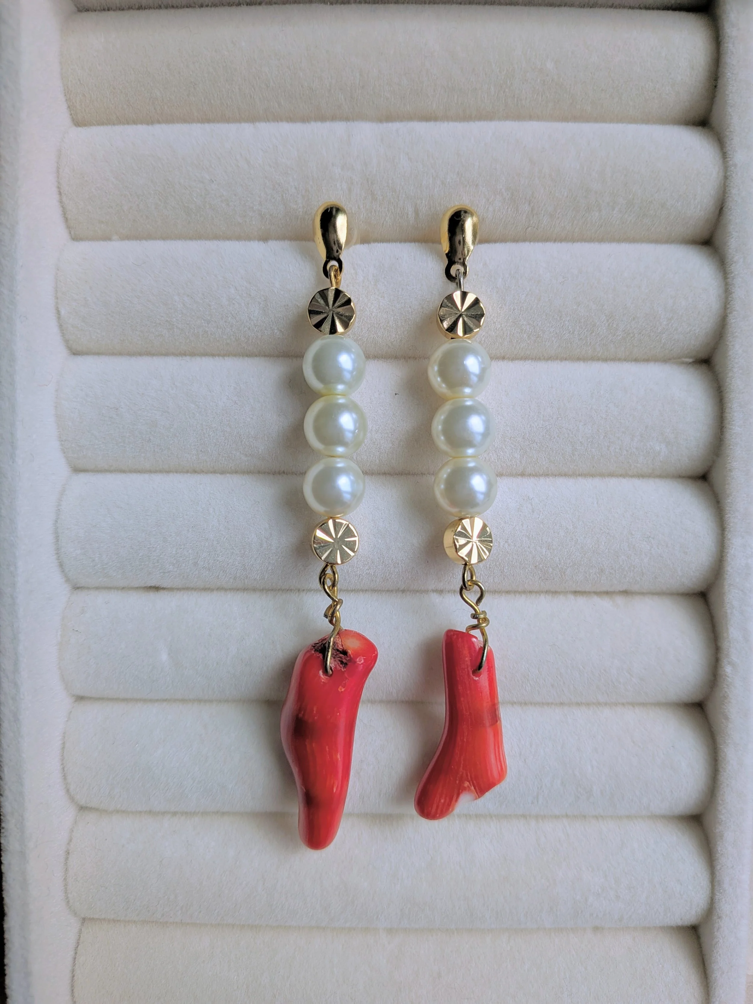 Elegant Coral Star Earrings in red white gold