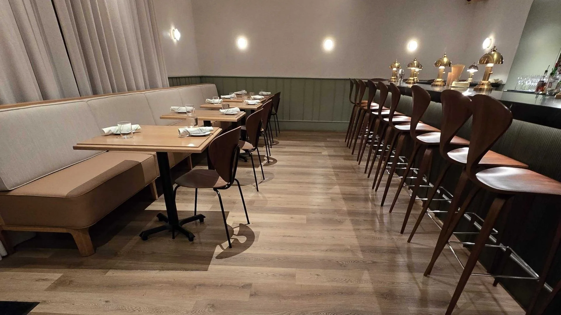 OrakPro-Restaurants-Front-of-the-House-La-Traviata (3).jpg