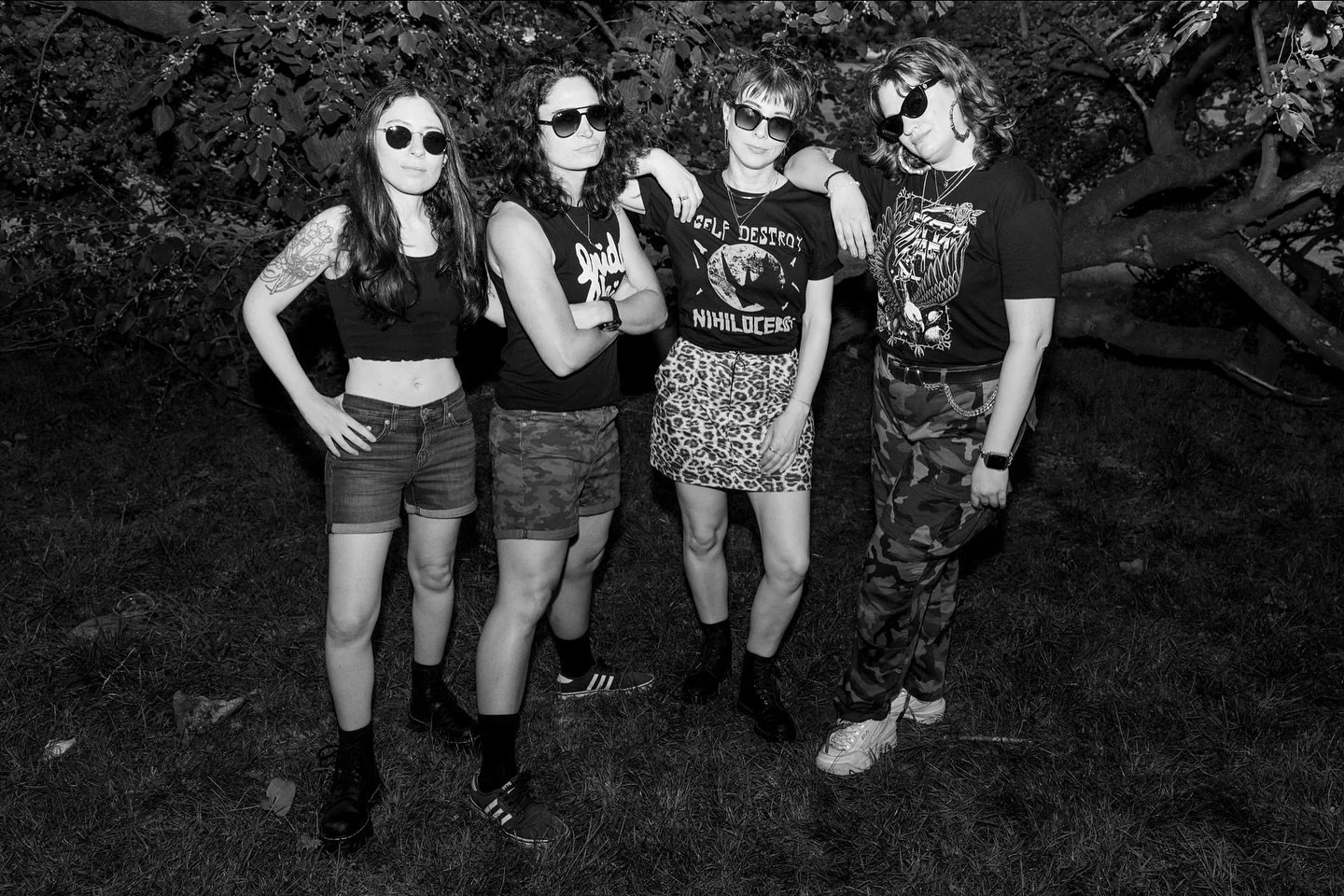 Roll call! Who&rsquo;s coming out to @rippers86 tomorrow to shred it up with us and @depresiontropical666 @ghostscorpion666 @jairitoylaonda?! This one&rsquo;s gonna be epic. See you on the beach at 5! ☀️🌴🦈
📷 @jeanettedmoses