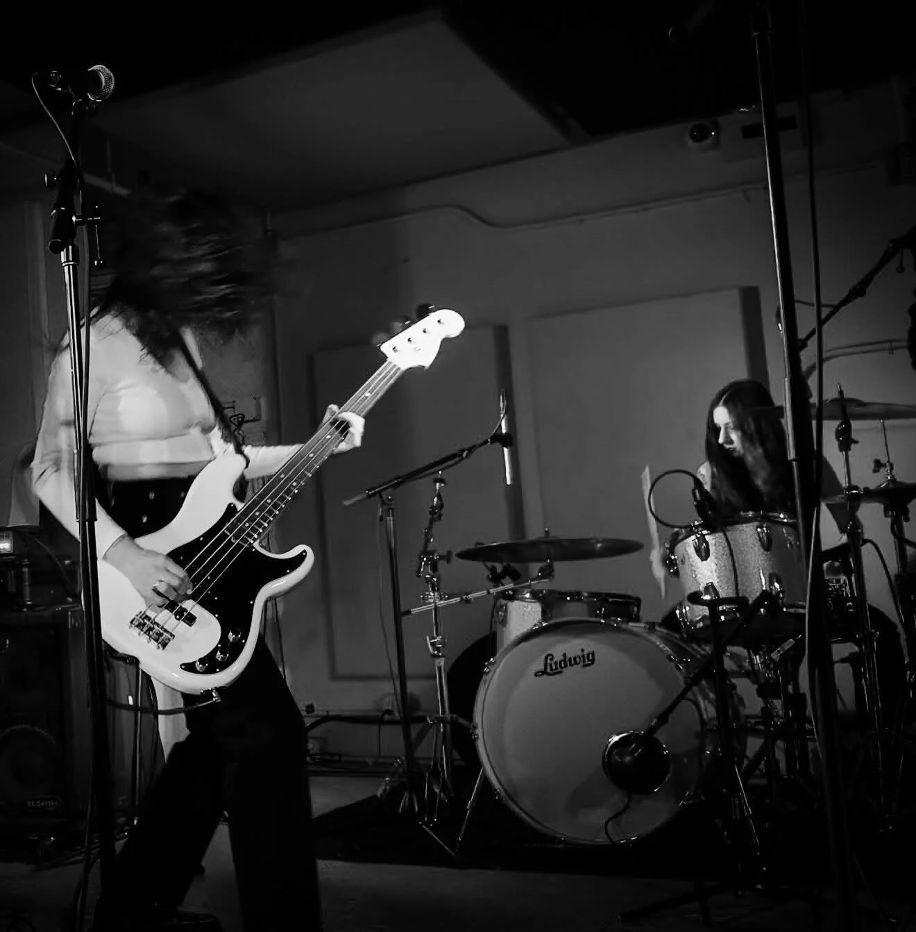 🏖️Asbury Park!☀️ We&rsquo;re headed your way this Friday, 4/10! Catch us at @bondstreetbar_ap with @labrettasuedeandthemotel6 @preachersonthefm and @soupband_official! Doors at 7:30. Hosted by @meltingtrends. Tix in bio!
📷 @7inchesofvinyl