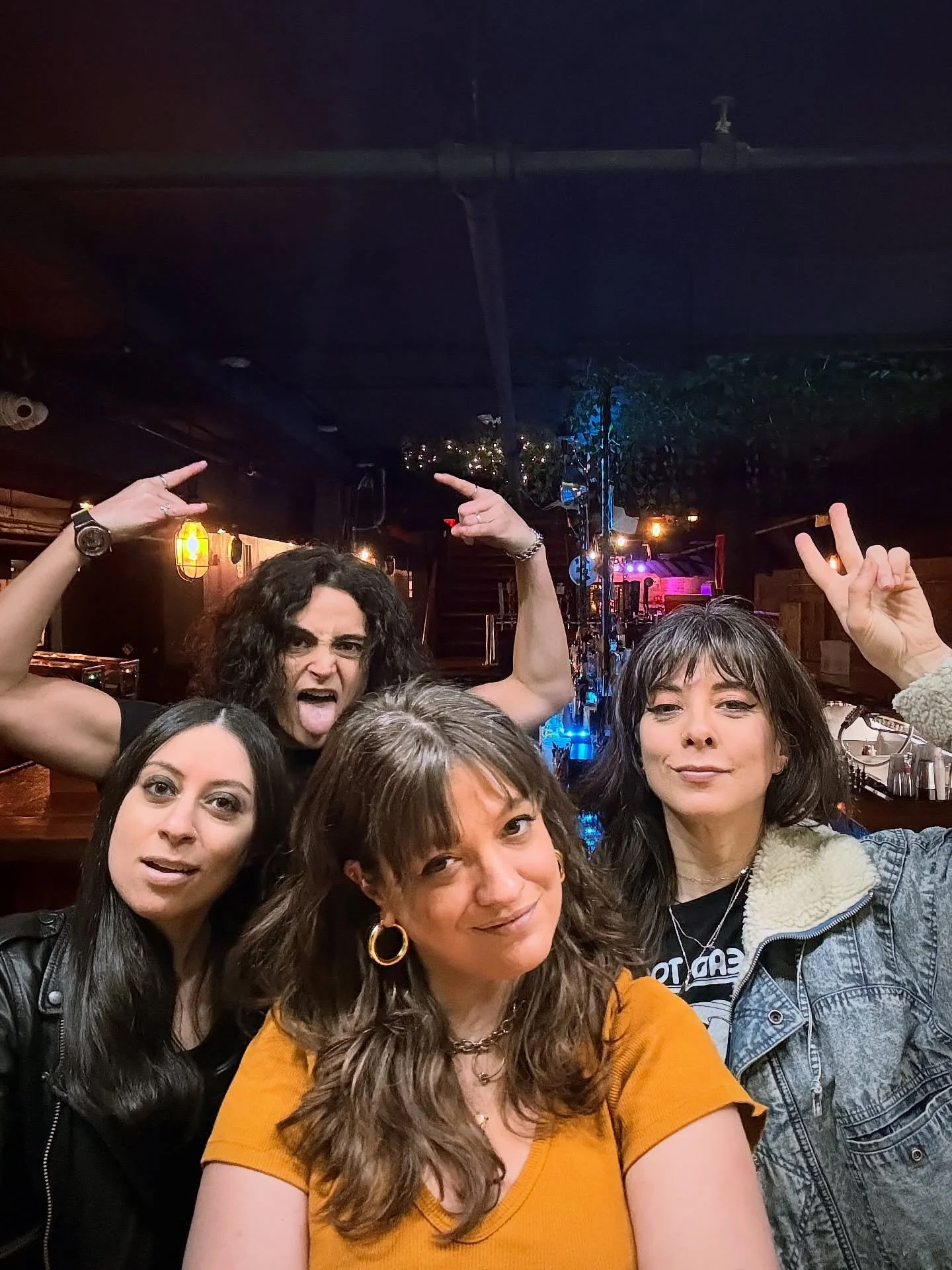 Arrived in Dirty Jerz and ready to party! #partyattitude #theworldsgonnaend We&rsquo;re on at 9:30 at @bondstreetbar_ap.