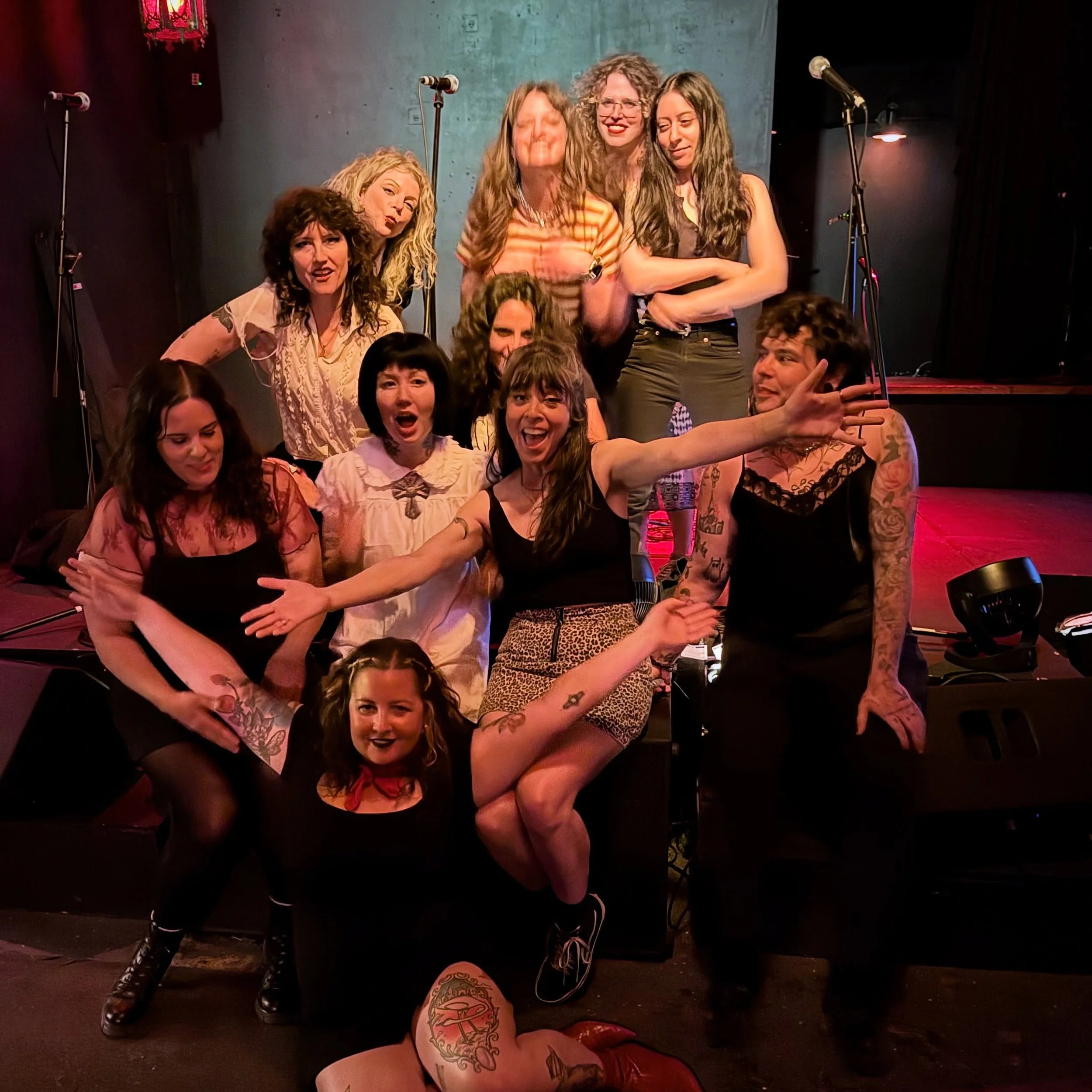 Did we just become best friends?
Had the best night with @twin____freaks @clawfootband &amp; @vampirecowgirlmusic! We 🖤 you Detroit!
See you soon Chicago! 9pm at @livewirelounge 🤘