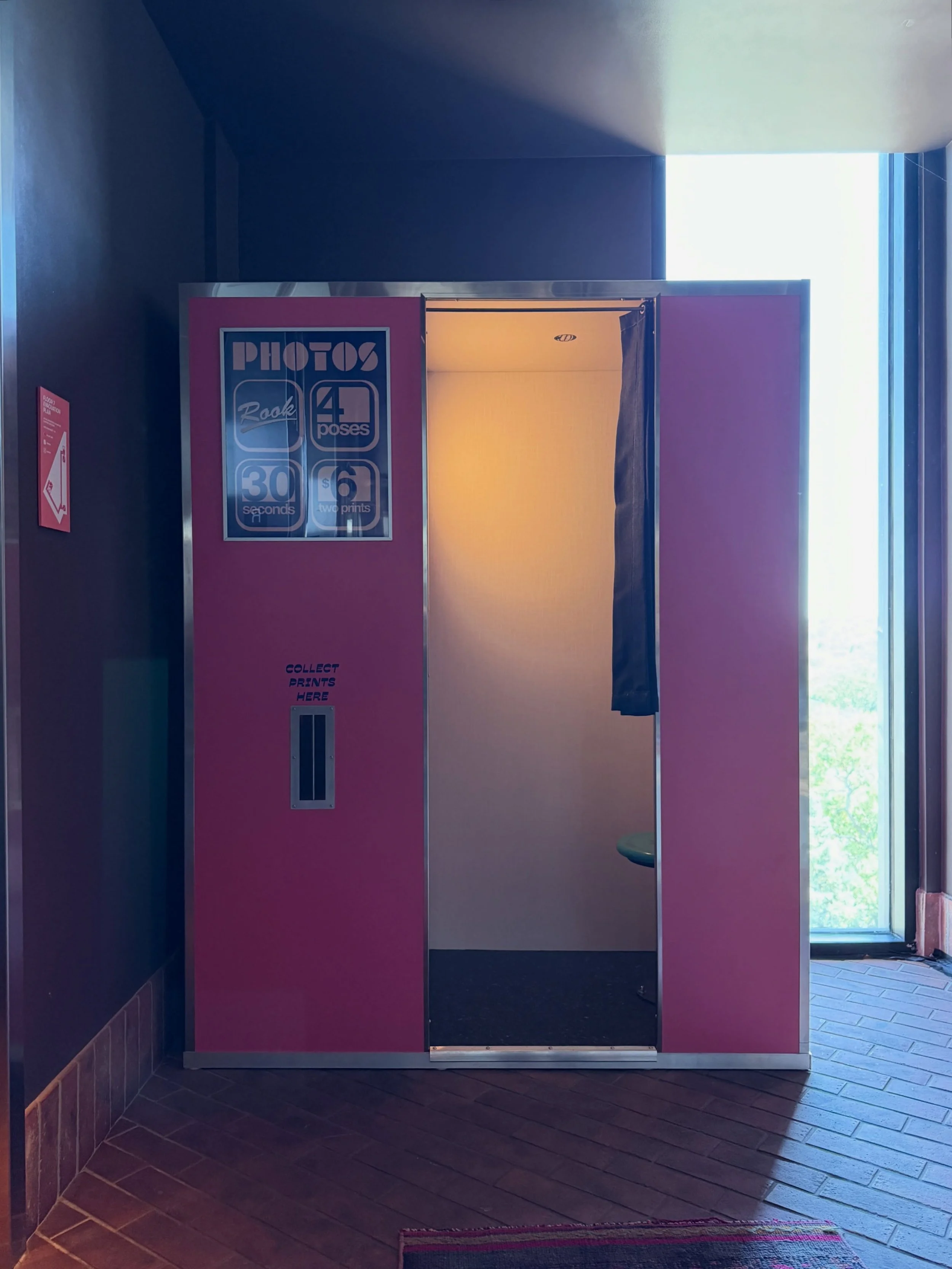 @catbirddenver now has a Photo Bang photobooth! Find it at their @rook_denver bar. Come snap some pics in a place with a cozy vibe, rooftop pool tables and board games galore. 

This photobooth was inspired by analog booths from the 1970s to 1990s. I