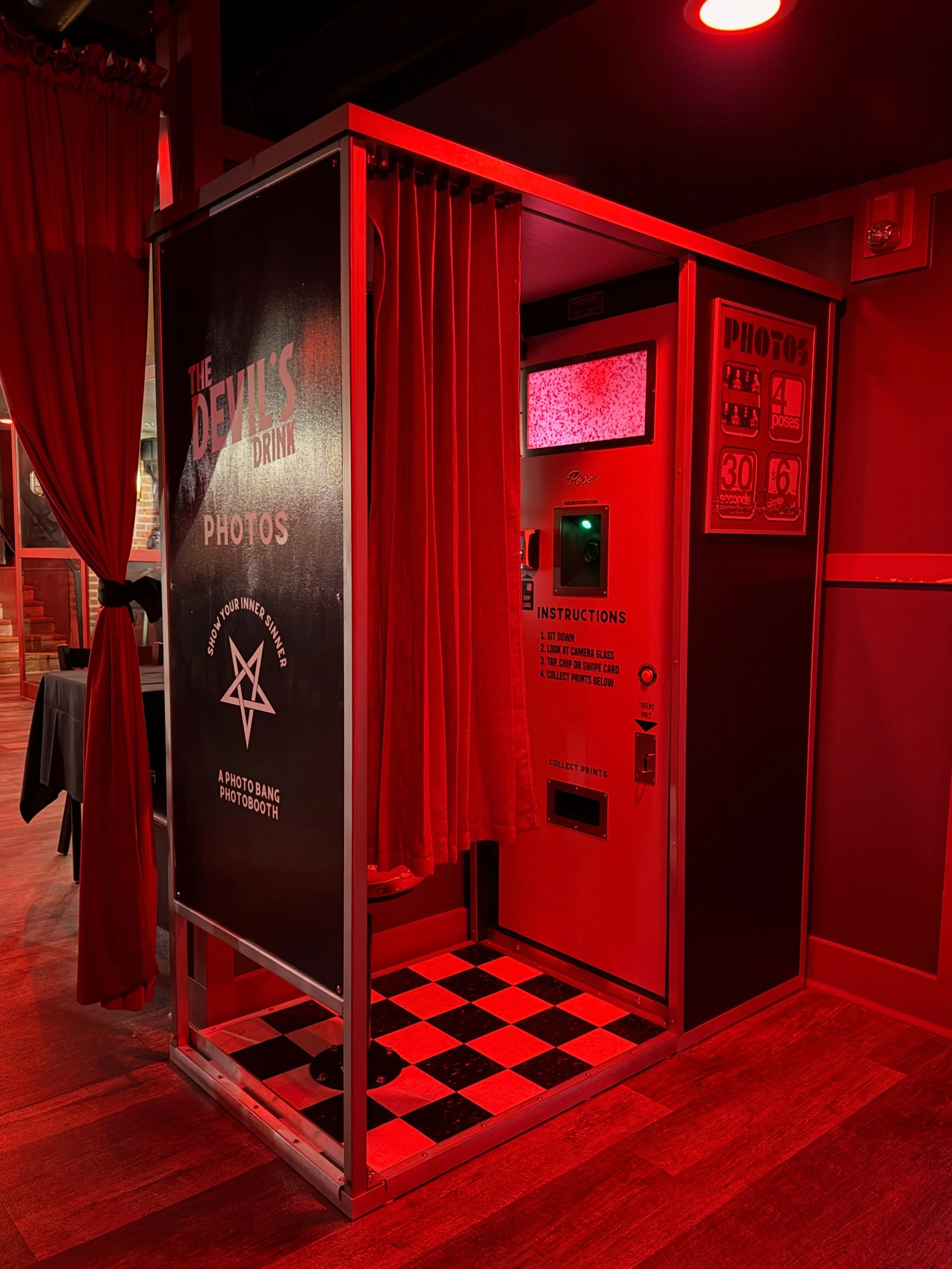@thedevilsdrinkbar now has a Photo Bang photobooth! We have broken into the Platte area, at a killer place to keep cool with a clever cocktail, billiards and aren&rsquo;t we all suckers for low-lighting? The booth feature high drama, beauty-filtered 