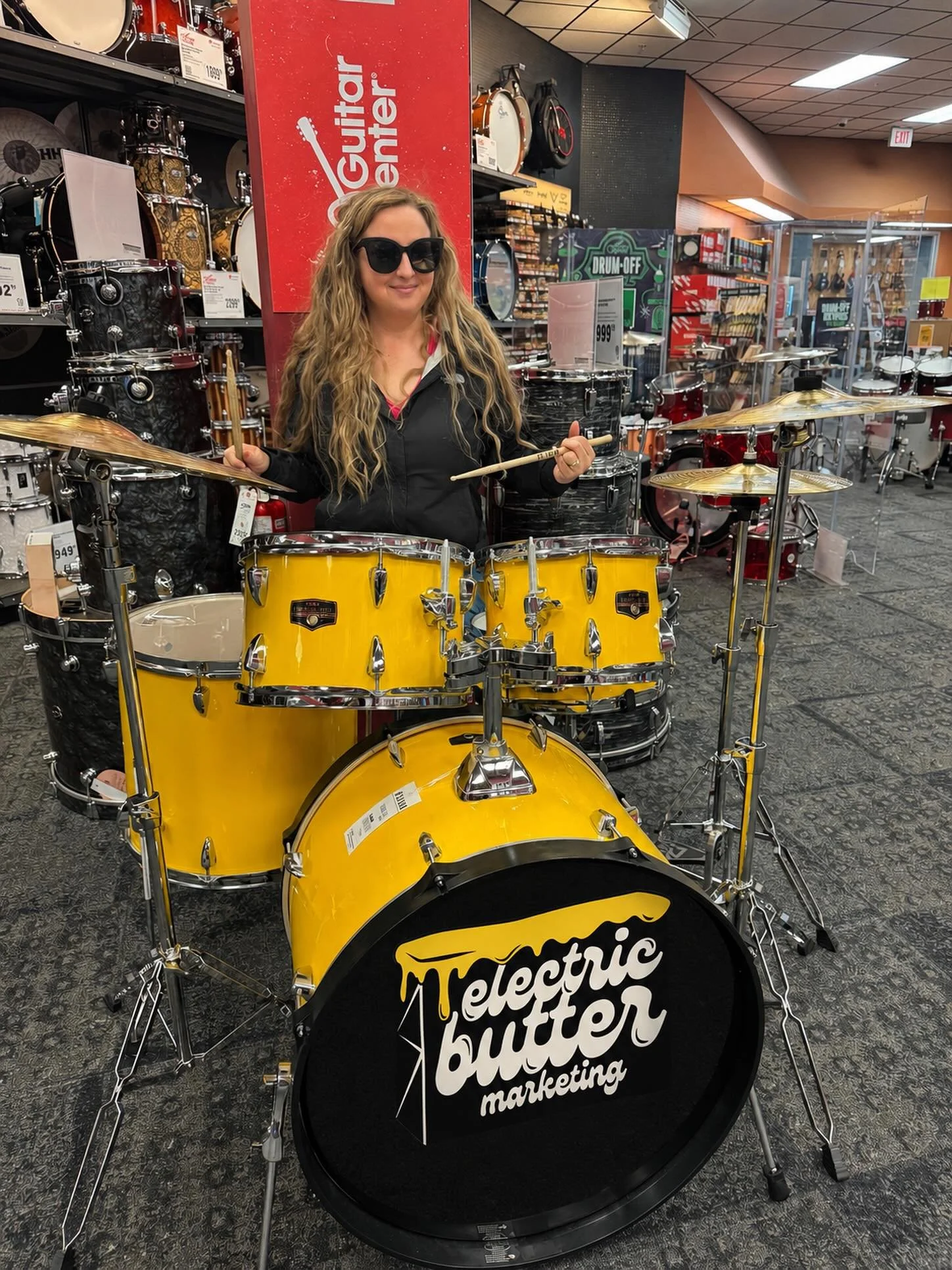 Dreaming about one day starting a band called Electric ⚡️ Butter 🧈  What genre of music do you think we would play? 

📷 Credit: @stylusbias 

#eletricbutter #electricbuttermarketing
