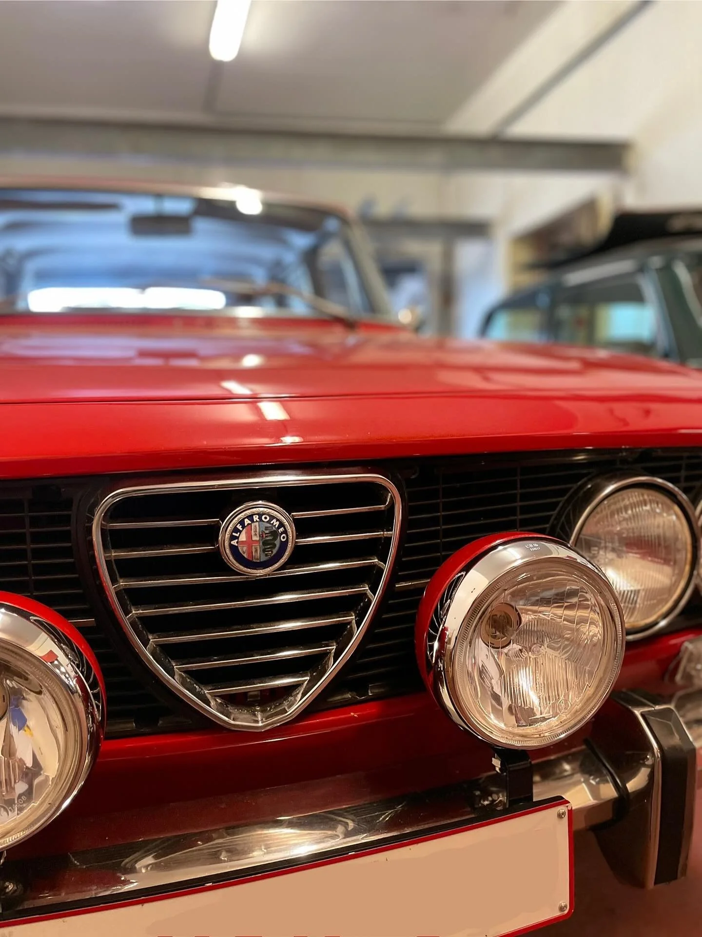 Italiaanse flair op vier wielen — deze Alfa Romeo Berlina 2000 combineert stijl, karakter en een beetje temperamentππ οΈ
#alfaromeoberlina #alfa2000 #italianclassic #bellamacchina #alfalove #oldtimerpassie #classicaitaliana #vintagealfa #oldti