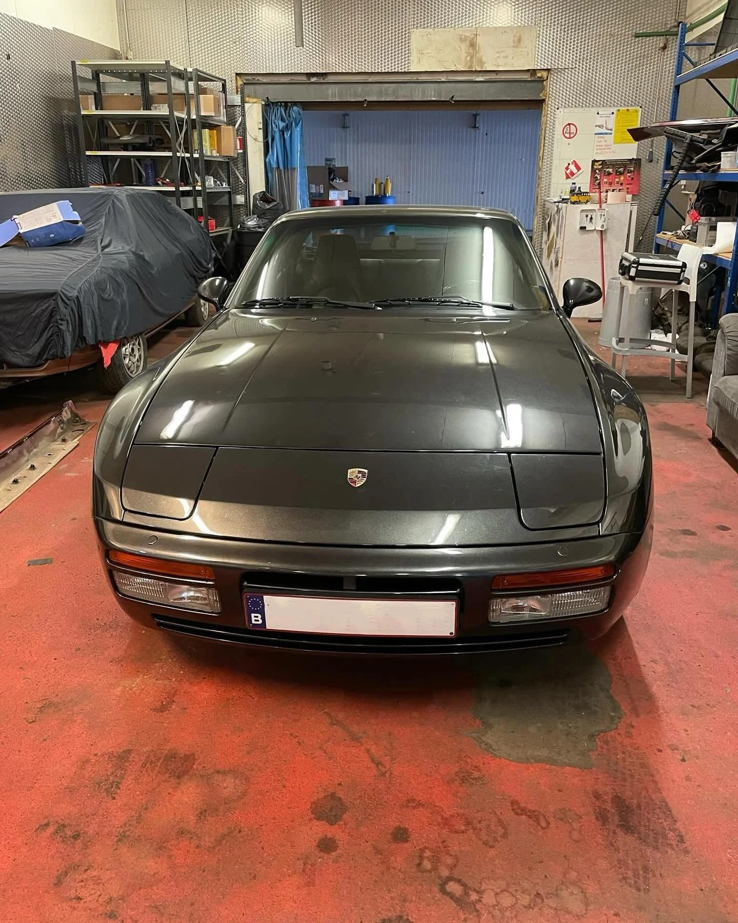 Twee keer Porsche, twee keer turbo, dubbel zoveel karakter!
De 924 Turbo & 944 Turbo samen in de werkplaats – elk met z’n eigen verhaal, maar allebei pure jaren ‘80 power.
#porsche924turbo #porsche944turbo #turbotwins #theoldti