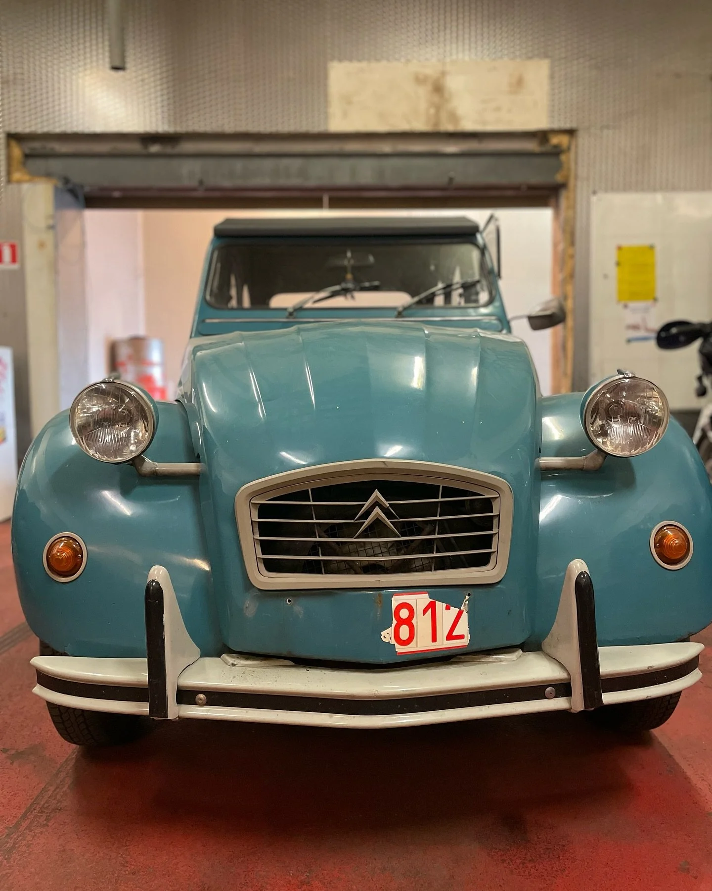 πβ¨ Pure nostalgia on four wheels: the iconic Citroën 2CV.
Simplicity, charm, and timeless class – a piece of automotive history that keeps on smiling.
π§ The Oldtimer Factory – Everything for your classic.
#citroën2cv #classi