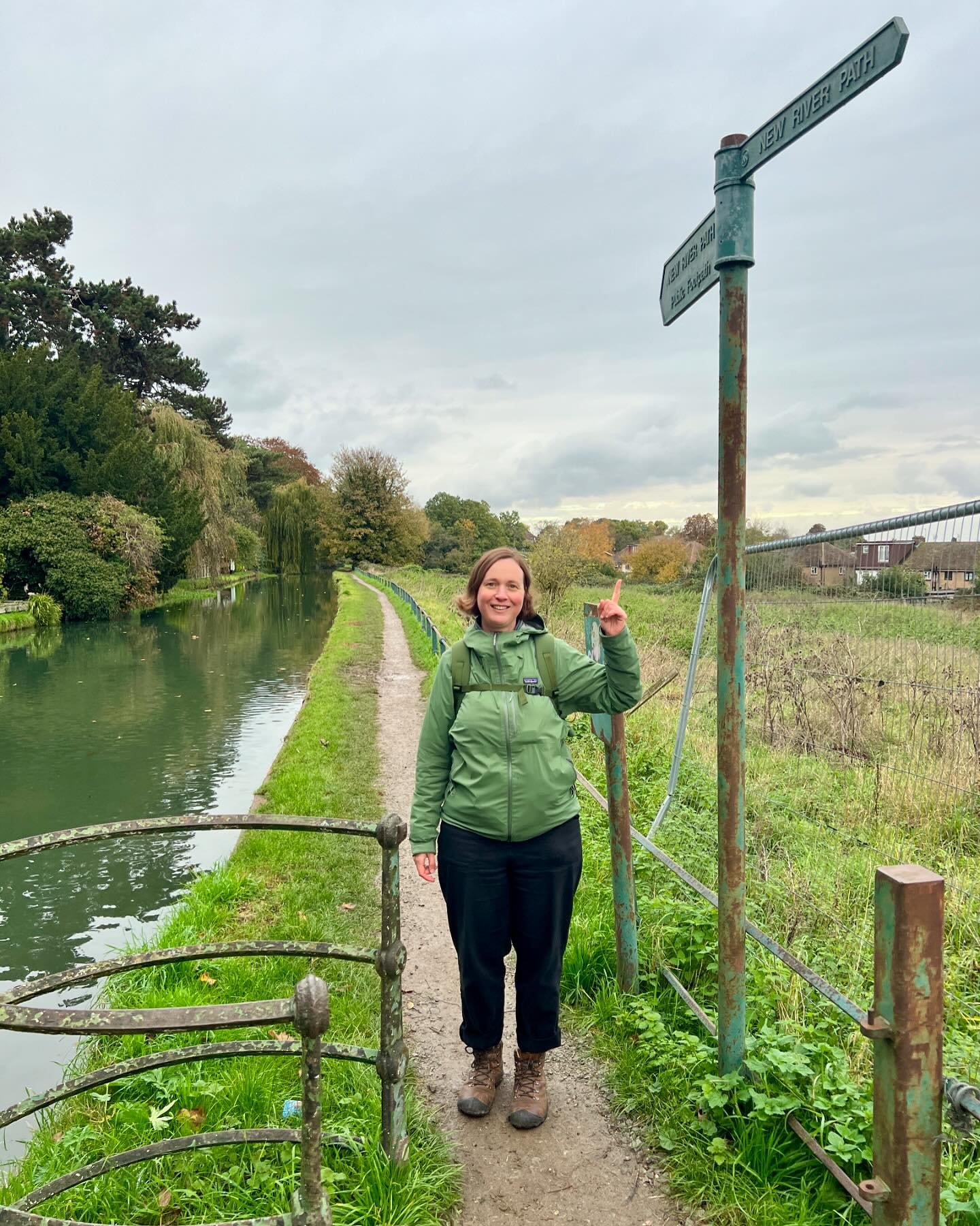 This day last year on the New River Path, just past Broxbourne Station 🚉 🪧

I completed the route earlier this year - walking from New River Head in Islington to its source in Hertfordshire, following the course of the 17th-century aqueduct that wa