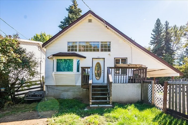 🔥 NEW LISTING 🔥

📍1090 Highway 3B, Beaver Falls
🛏️ 3 Bedrooms
🛁 2 Full Bathrooms
MLS&reg; 10364296

Potential, potential, potential! This affordable 3-bedroom, 2-bathroom home with a full-height unfinished basement is waiting for a new family to