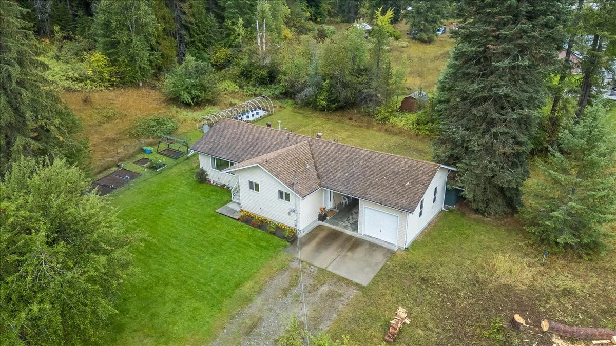 House for sale in Fruitvale on 10 acres