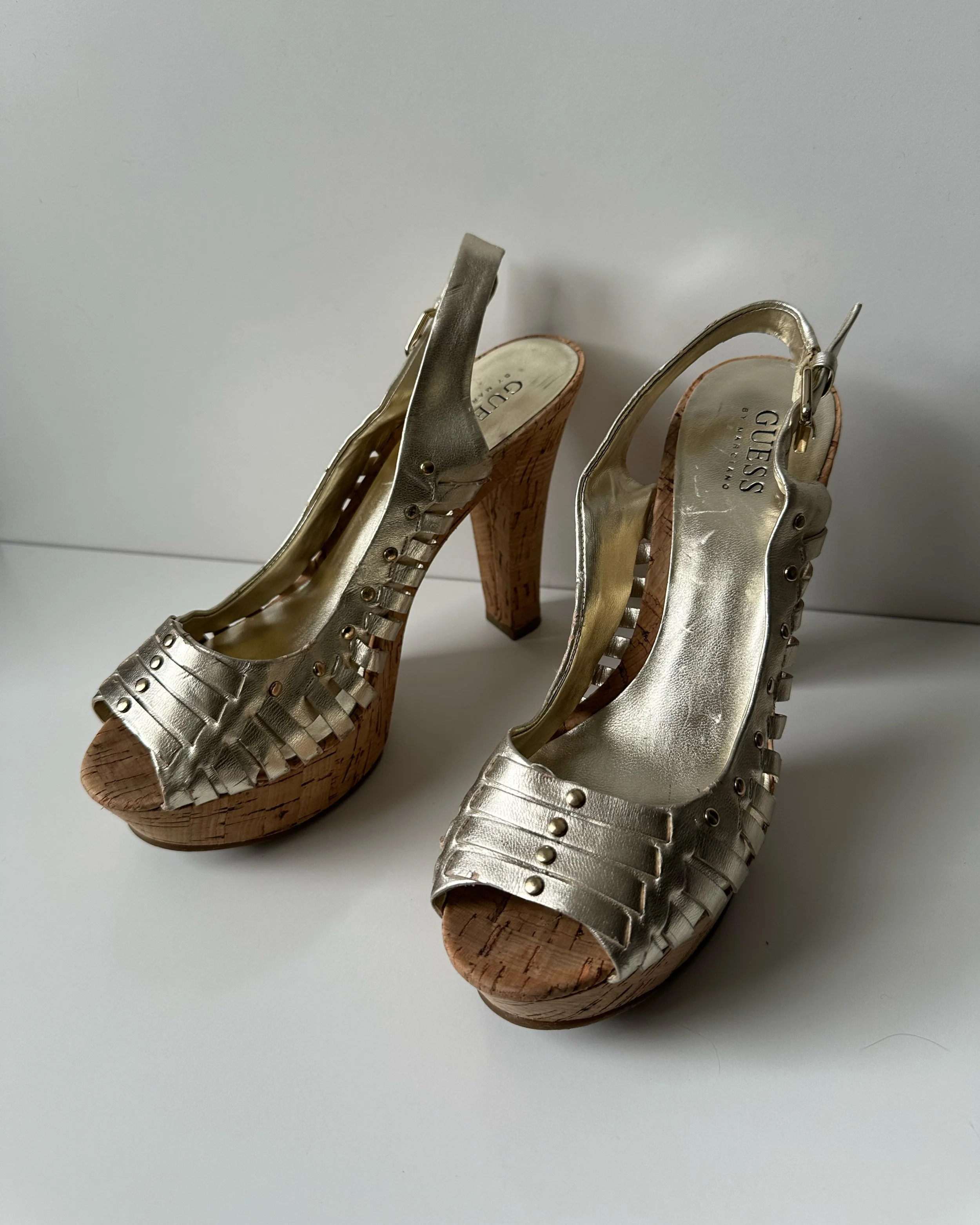 GUESS GOLD CORK PLATFORM HEELS | SIZE 7.5