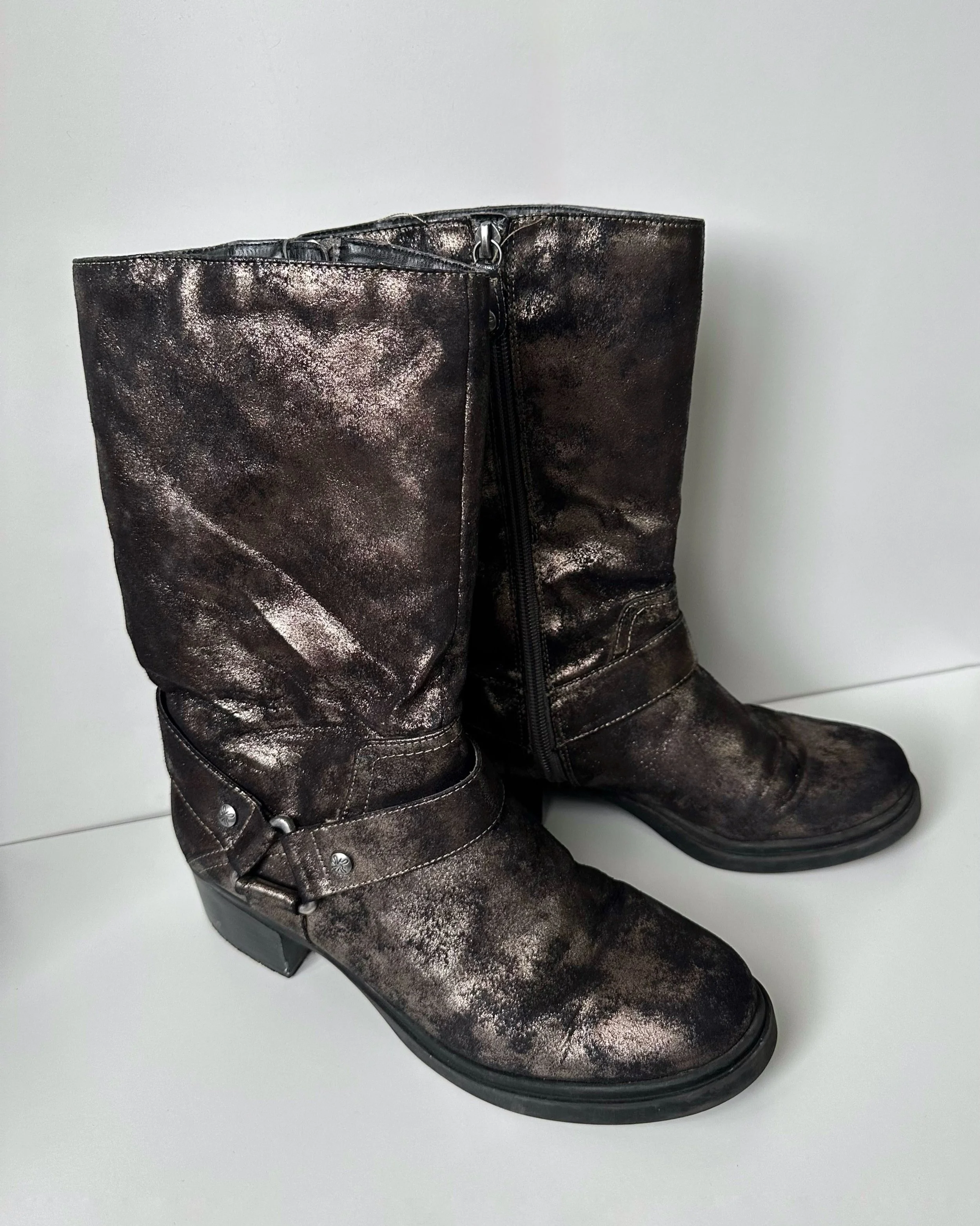 SIMPLY VERA VERA WANG METALLIC MOTO BOOTS | SIZE 7.5