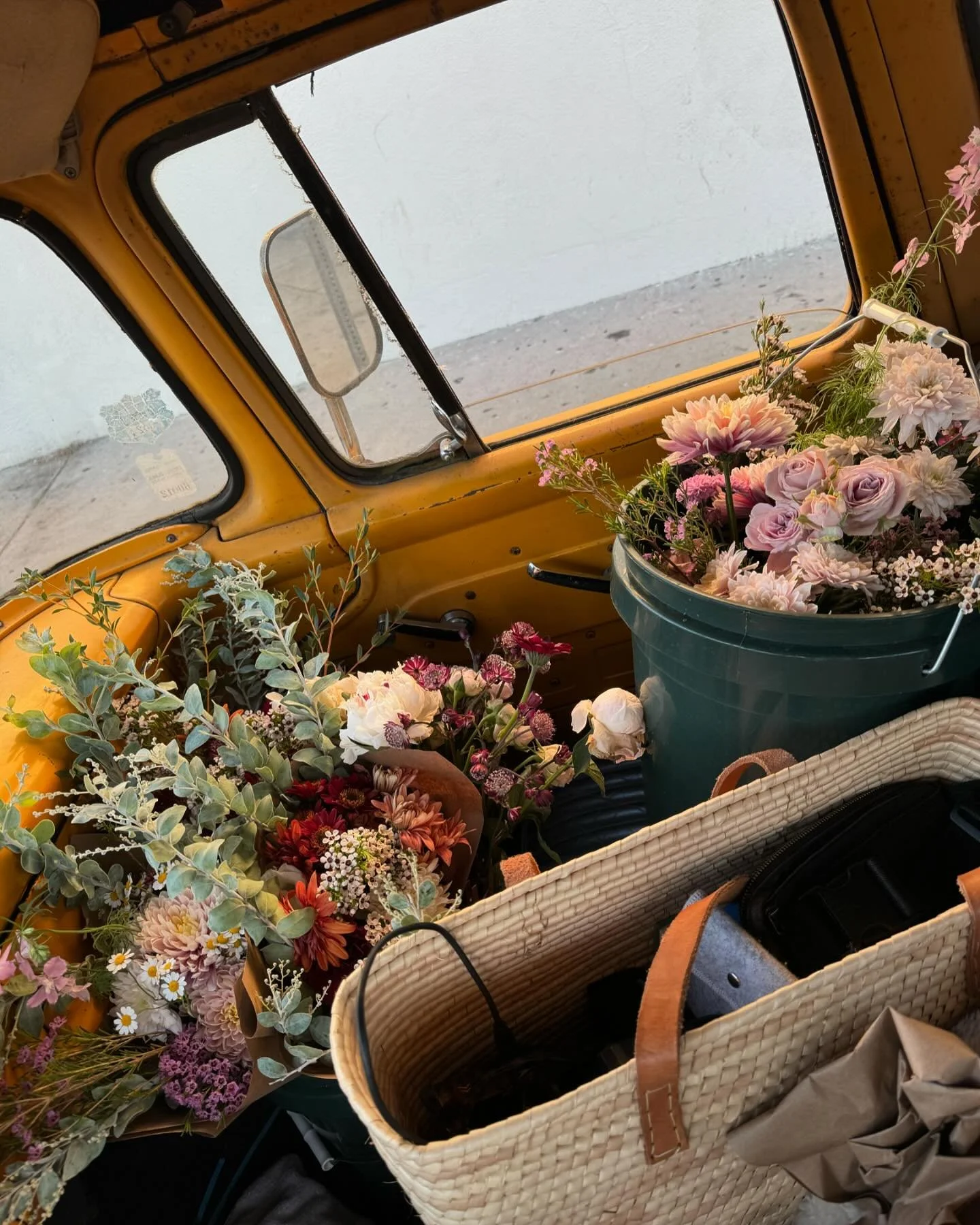 Camera roll blooms 🌸🌼 #theyellowflowertruck #flowertruck #flowerlovers