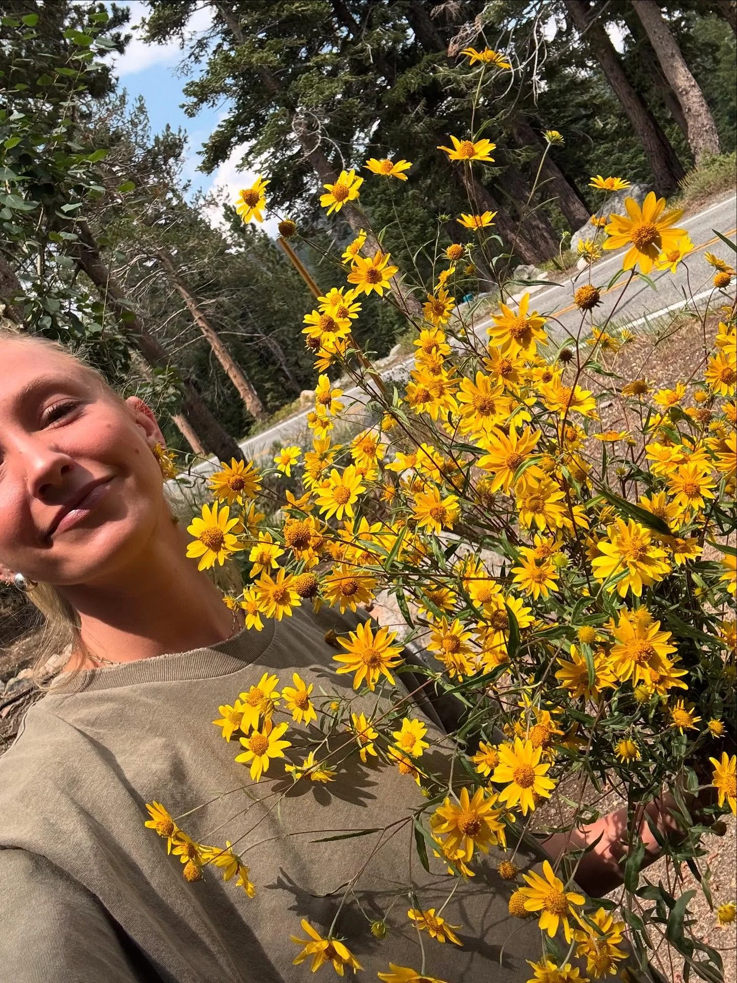 Wild flowers, puppies, and mountains. What else could a girl ask for? 🌼 

I&rsquo;ve got a lot of exciting things in the pipeline for this fall! Keep an eye for online ordering, in person workshops and more.

#theyellowflowertruck