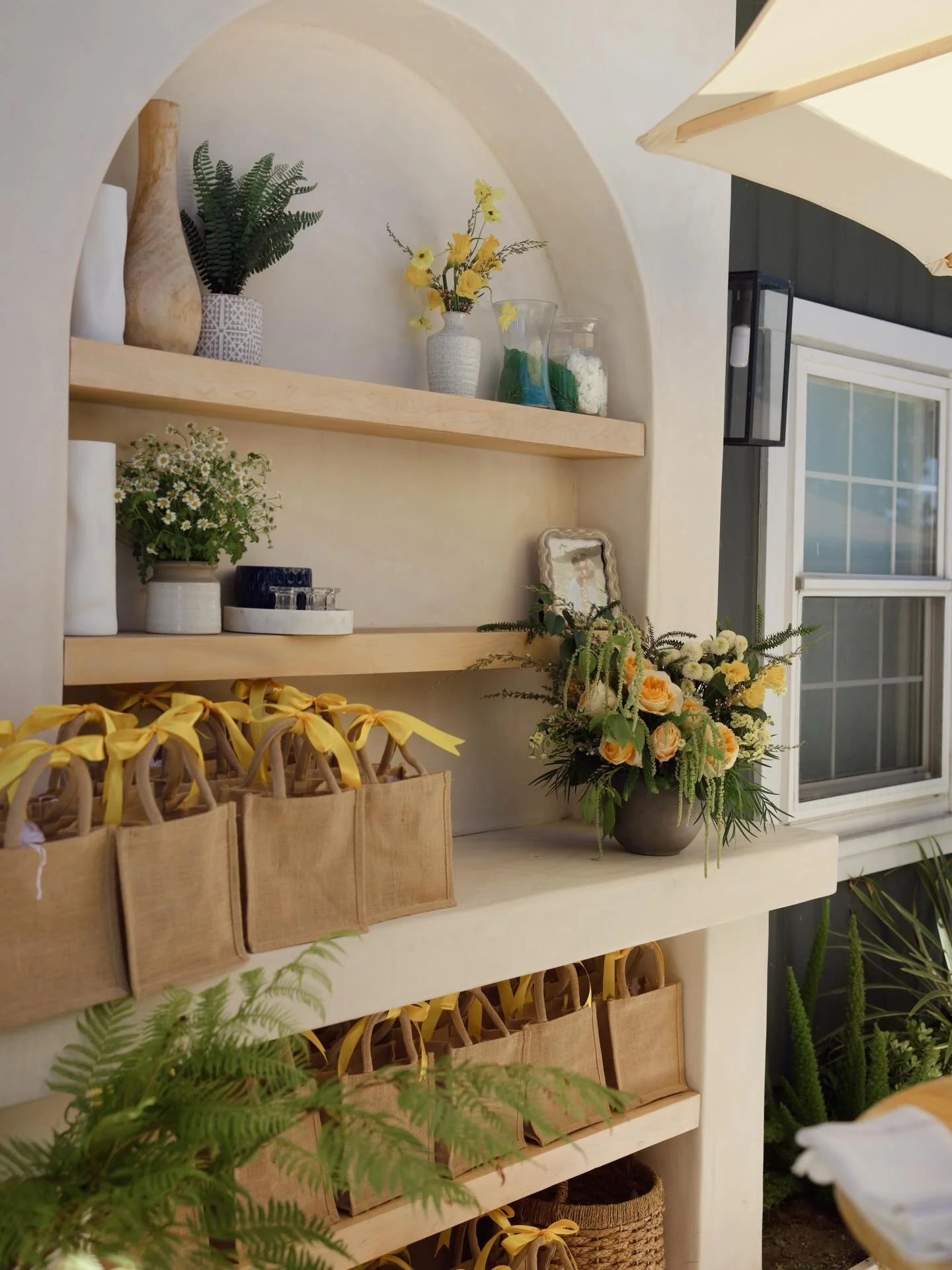 Soft yellows, fresh citrus, and a little sunshine 🌼