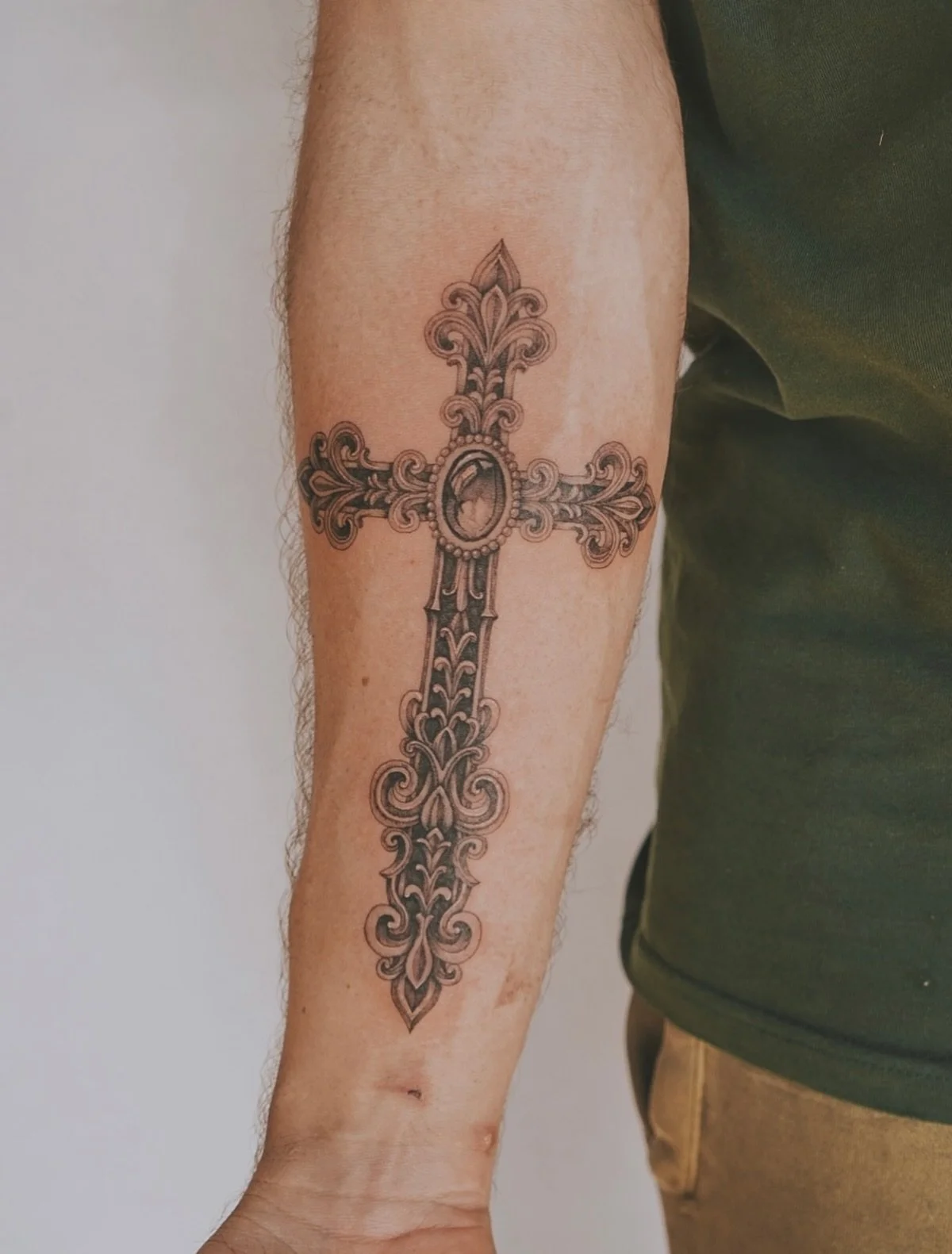Big ornate cross for Kenneth this afternoon! 
Thank for you the creative freedom with this piece and even more so for the delicious pastries 🤤 

✨DM @calmyourtats to book your next tat ✨
.
.
.
#crosstattoo #cross #ornatecross #✝ #christiantattoo #ar