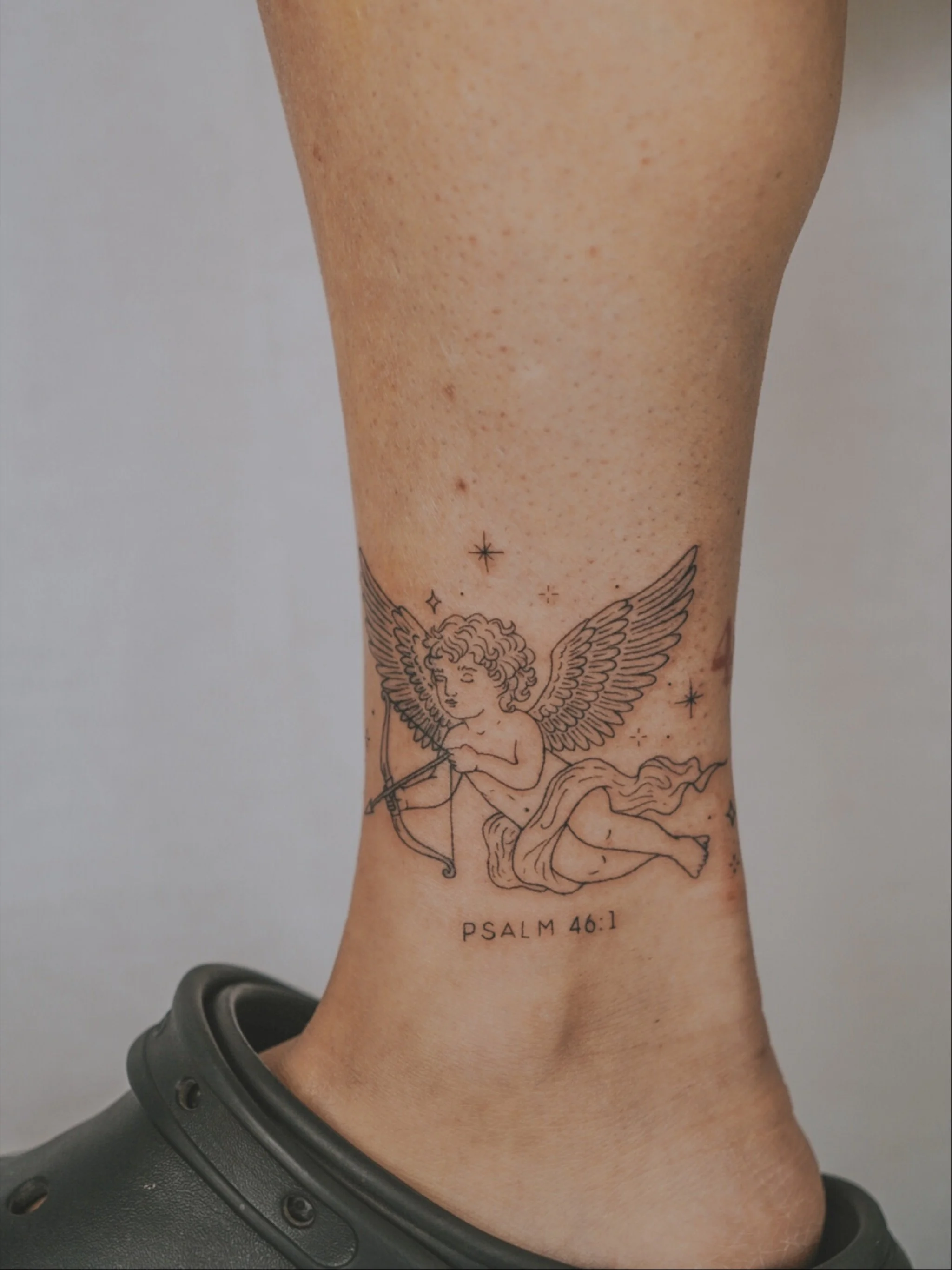 👼 

✨DM @calmyourtats to book your next tat ✨
.
.
.
#cherubtattoo #cherub #angeltattoo #👼 #👼tattoo #ankletattoo #startattoo #finelinetattoos #melbournetattoostudio  #melbournetattoos #heartstattoo #christiantattooartist #tattooportfolio #oakleigh 