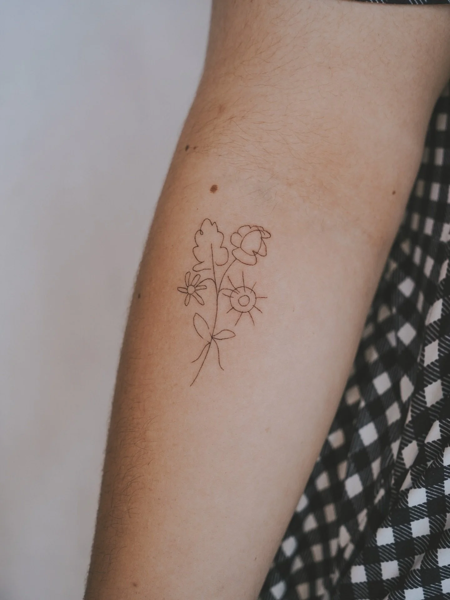 A special first tat for @hettie_spaghettie_ of her grandparent&rsquo;s flower drawings 🥹

✨DM @calmyourtats to book your next tat ✨
.
.
.
#melbournetattoo #melbournefinelinetattoo #finelinetattoos #floraltattoo #finelinetattoo