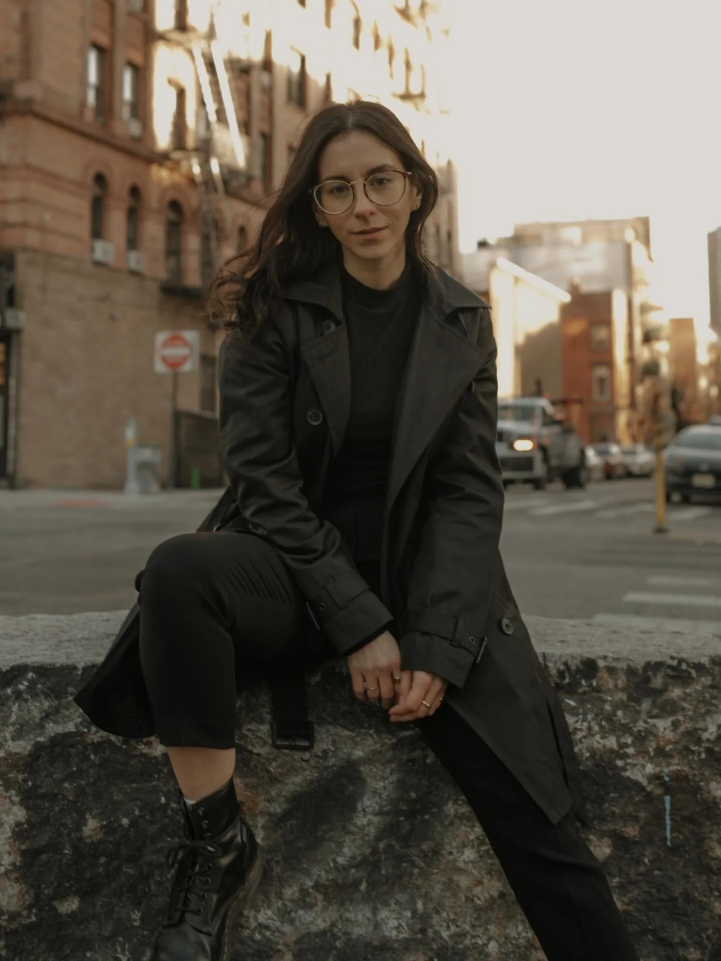 Lois Lane with a Clark Kent thing going on 🥸

Captured by the wonderful @faces_and_facades