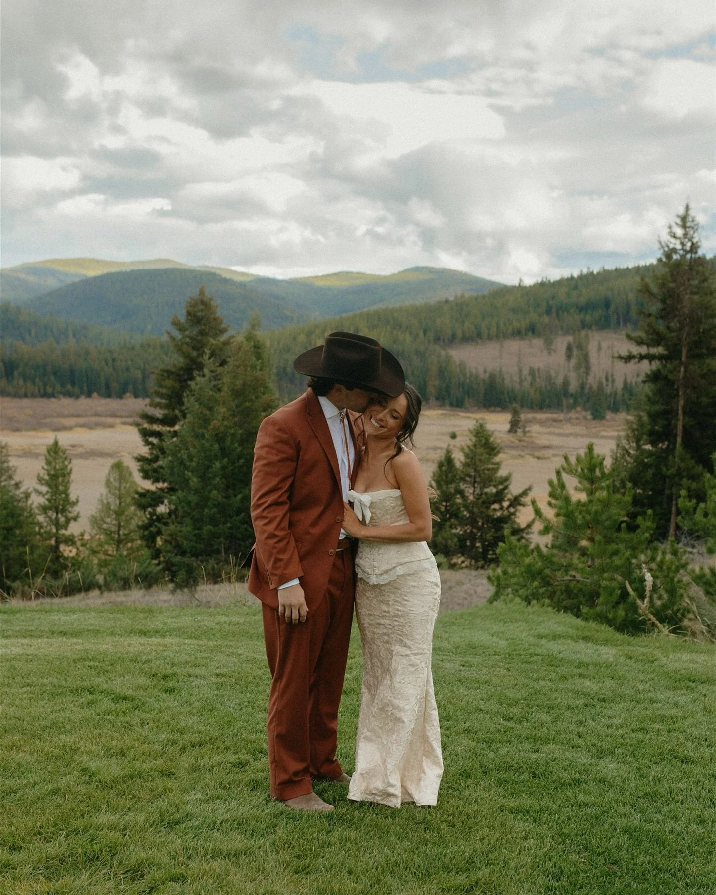 A perfect weekend in Whitefish — full of cowboy hats, glamping tents and wood fired stoves, and all of the love in the world. To Natalie & Jack forever!
@ash.andevergreen shot film and every single photo is perfect. I’m so lucky and