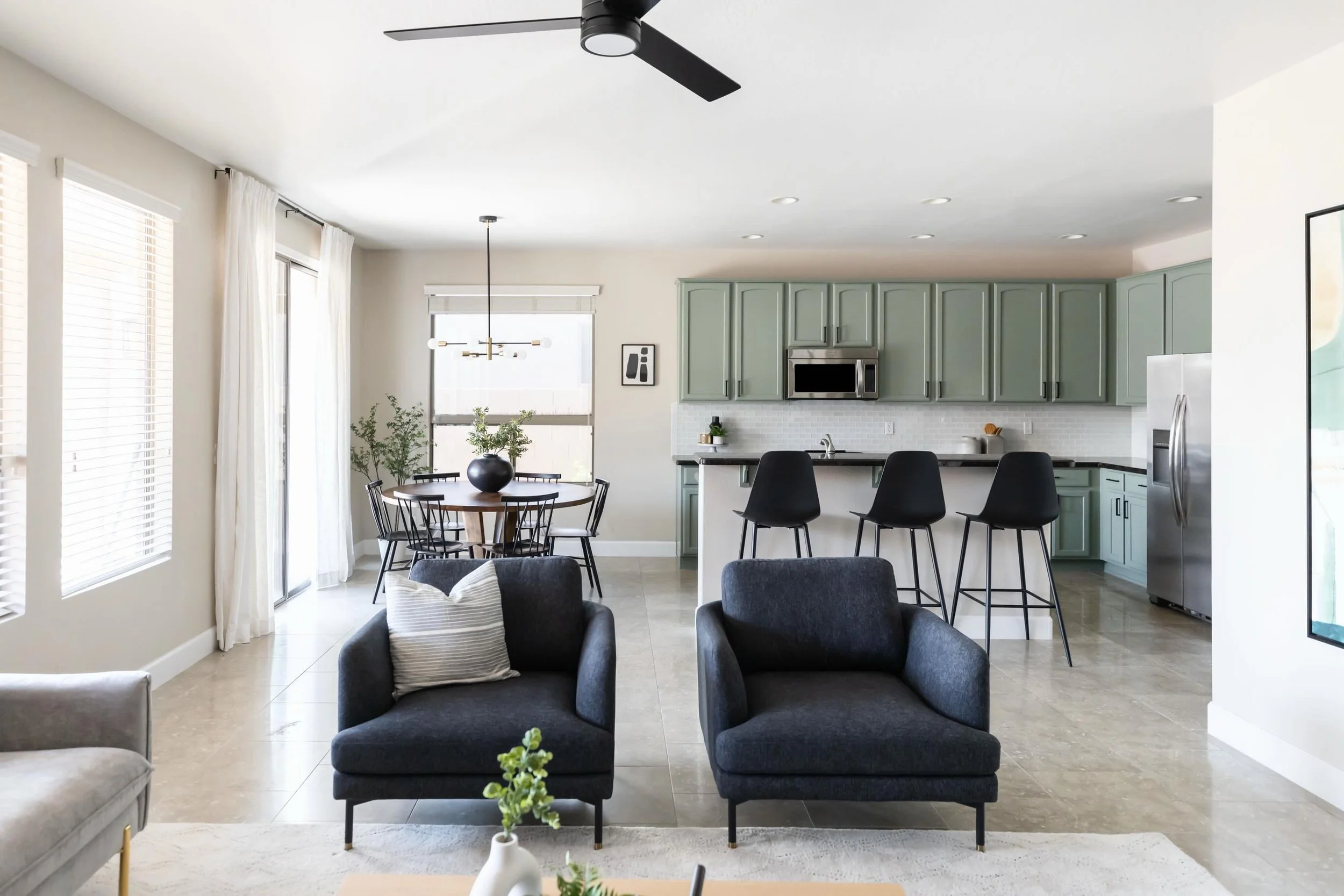Reminiscing on the #SunLakesProject 🤍

What started as a dated home became something warm, layered, and completely reimagined, a space that finally reflected the people living in it. Every finish, every material, every decision was made with intenti