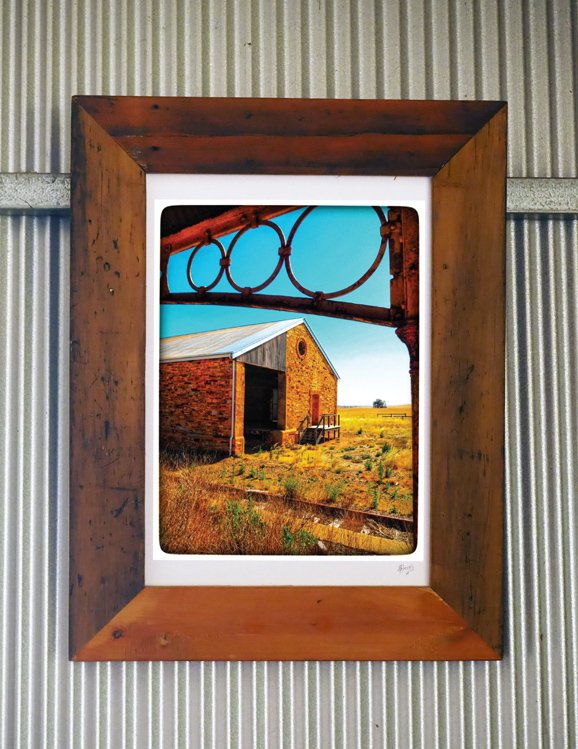 merildin-muse-red-pine-frame.jpg
