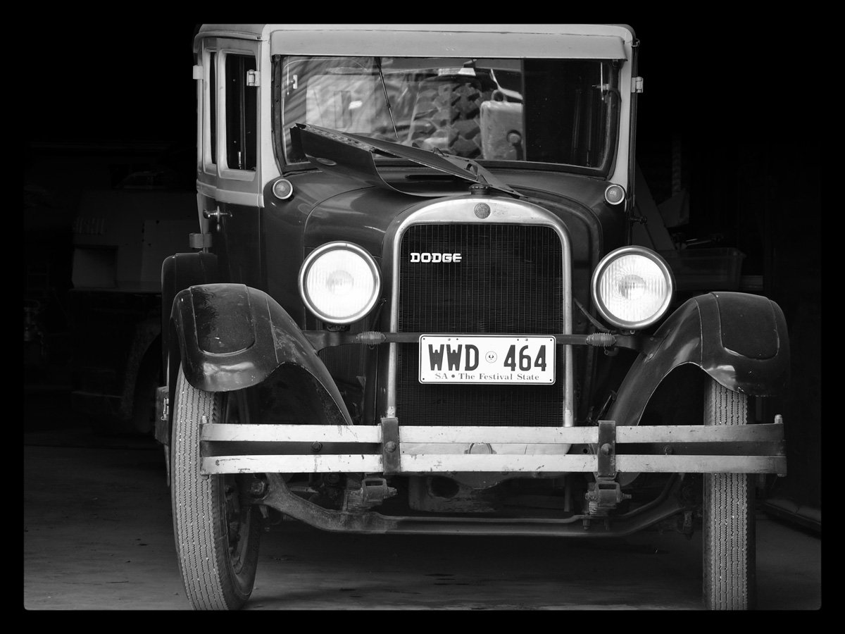 1928-Dodge-Sedan-Tourer-B&W.jpg