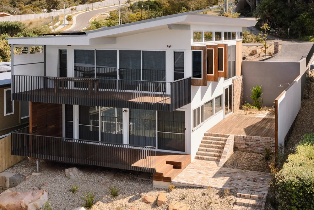 Award-winning split-level clifftop home at Wombarra, a knockdown rebuild by CKS Projects on the northern Illawarra coast