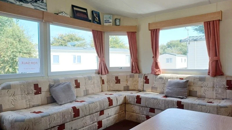 Holiday Sales HO-011 Photo 2011 Delta Bromley (Mirror) 26x12-2 (DH118841) Lounge 2 Of 2.jpg