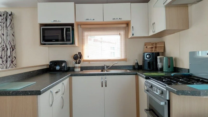Holiday Sales FF-E22 Photo 2014 Regal Regency 36x12-2 (RG001227) Kitchen.jpg