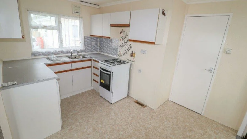 Residential Sales SH-016A Photo 1994 Tingdene Hayden 28x12-1 (94TDS09473) Kitchen.jpg