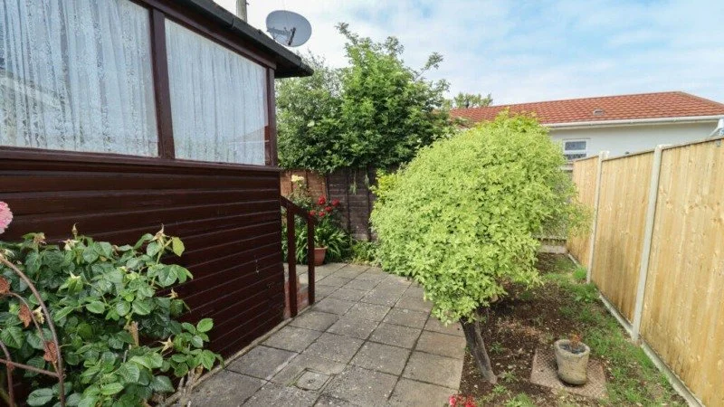 Residential Sales SH-016A Photo 1994 Tingdene Hayden 28x12-1 (94TDS09473) Garden 1 Of 2.jpg