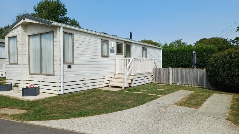 Holiday Sales FF-E37 Photo 2019 Europa Willow 38x12-2 (EU192506) Exterior.jpg