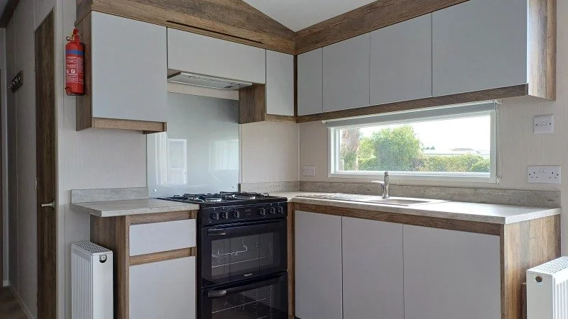 Holiday Sales CU-006 Photo 2025 Willerby Brookwood 32x12-2 (WH2468-006) Kitchen Diner 2 Of 2.jpg