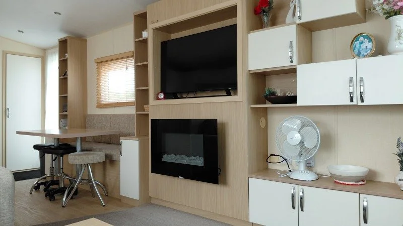 Holiday Sales FF-E22 Photo 2014 Regal Regency 36x12-2 (RG001227) Lounge 1 Of 2.jpg