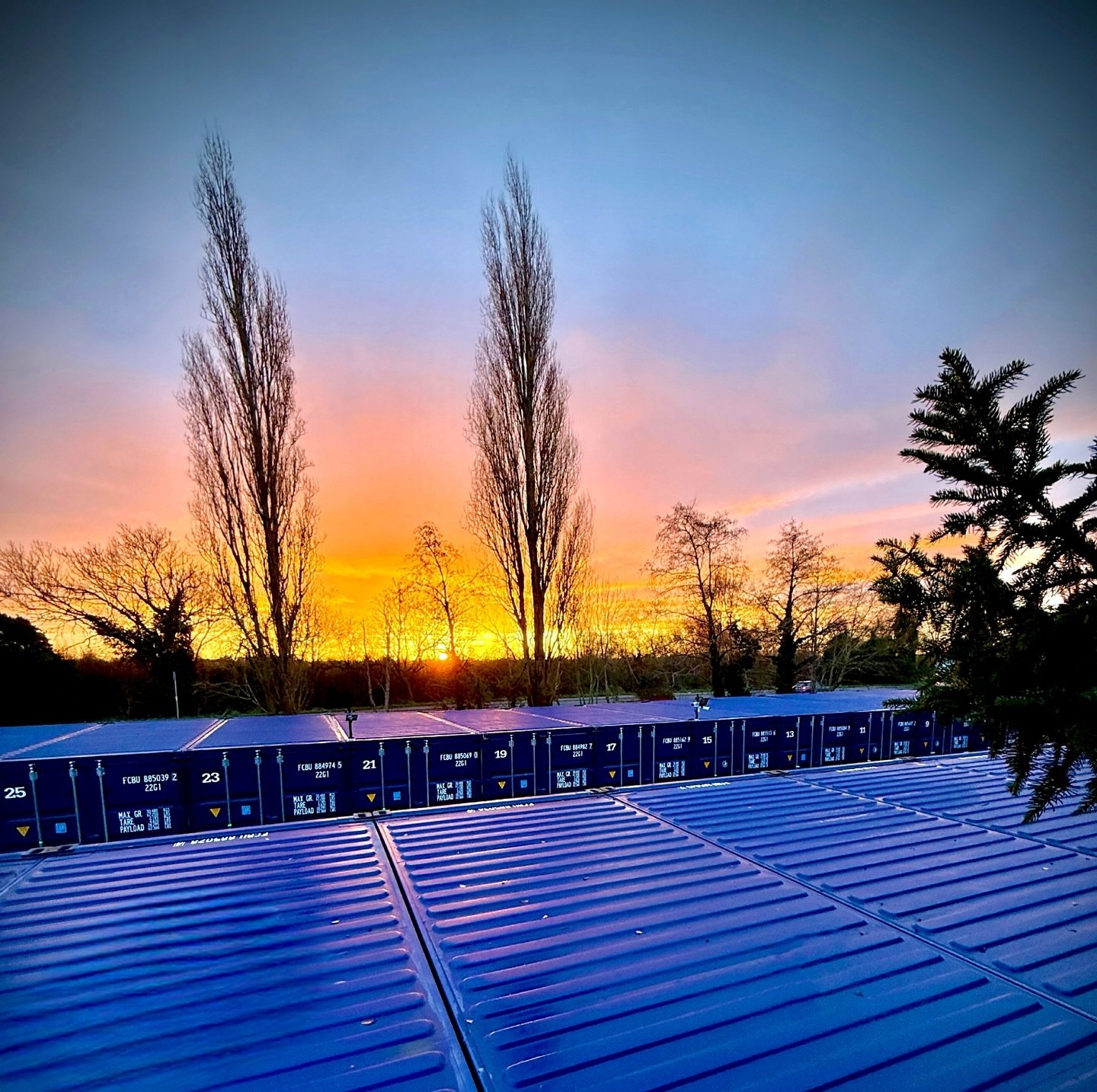 24/7 access ensures come sunrise or sunset, your access is on your own terms!

Instantly book your container now: selectedselfstorage.co.uk

#selfstore #storage #cambridge #a10