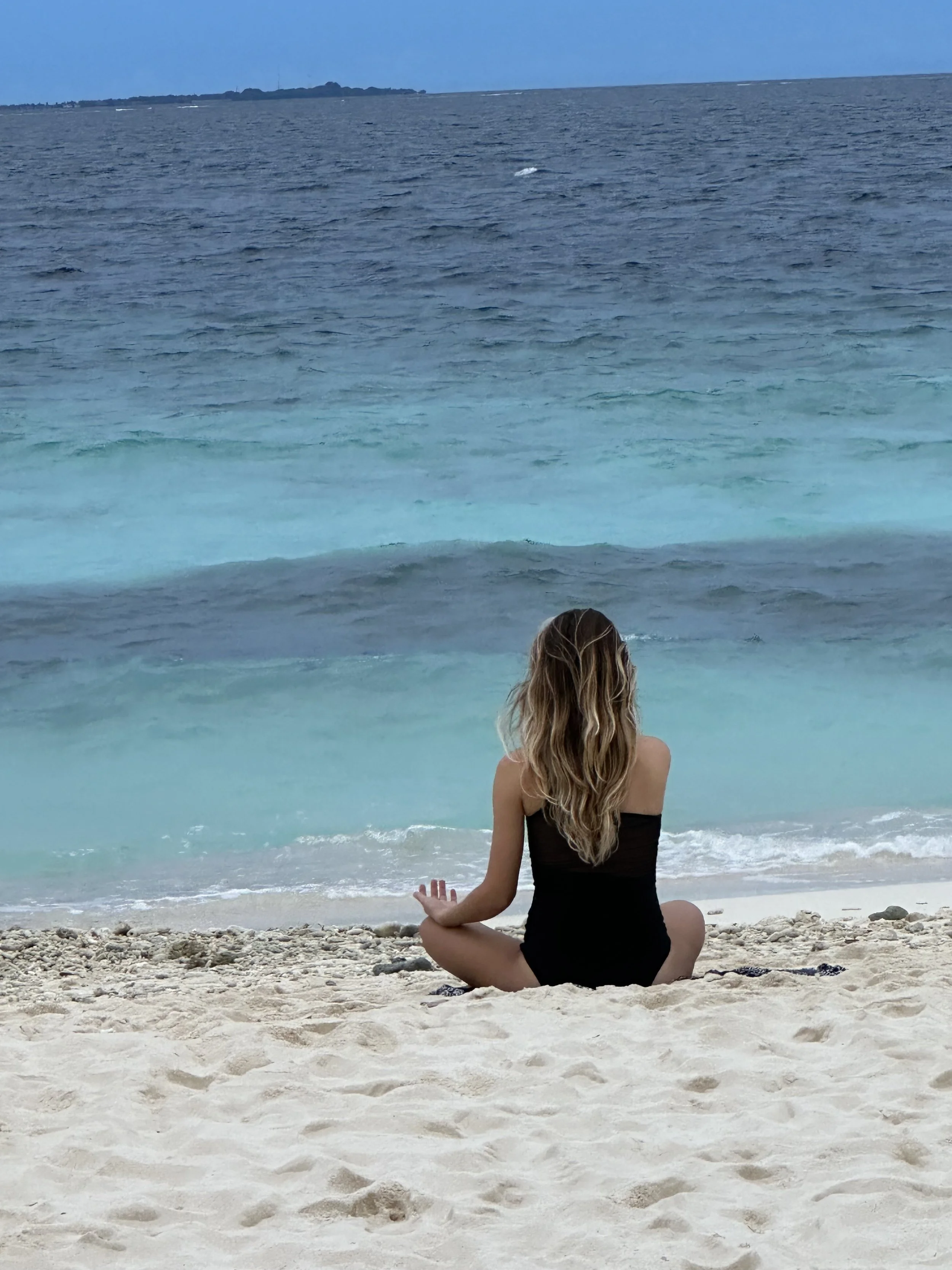 Silence by the Sea Aura Dulgheru  @Fratelli Beach Mamaia