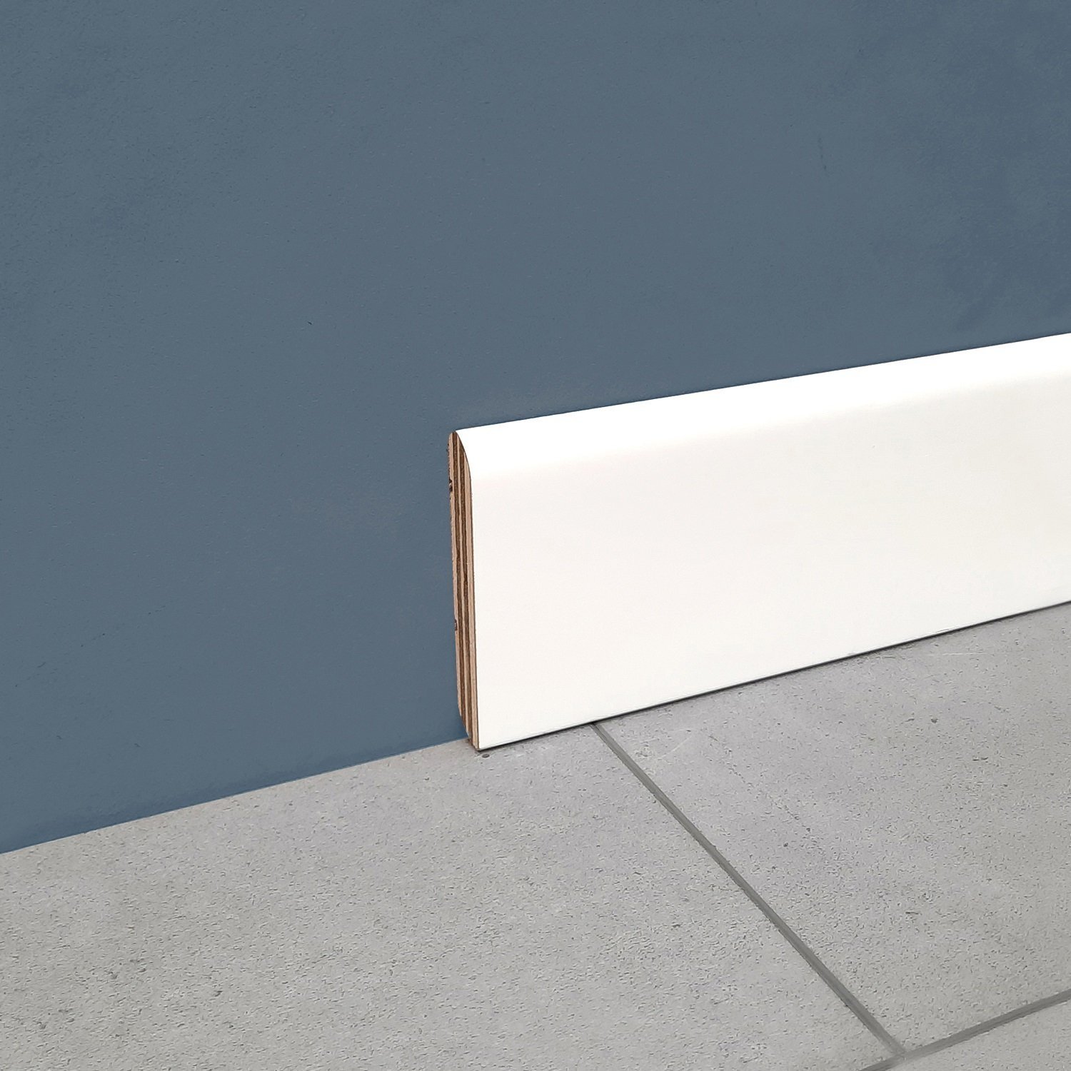 Battiscopa laccato bianco RAL 9016 82x10mm becco di civetta - 3,80€/mt